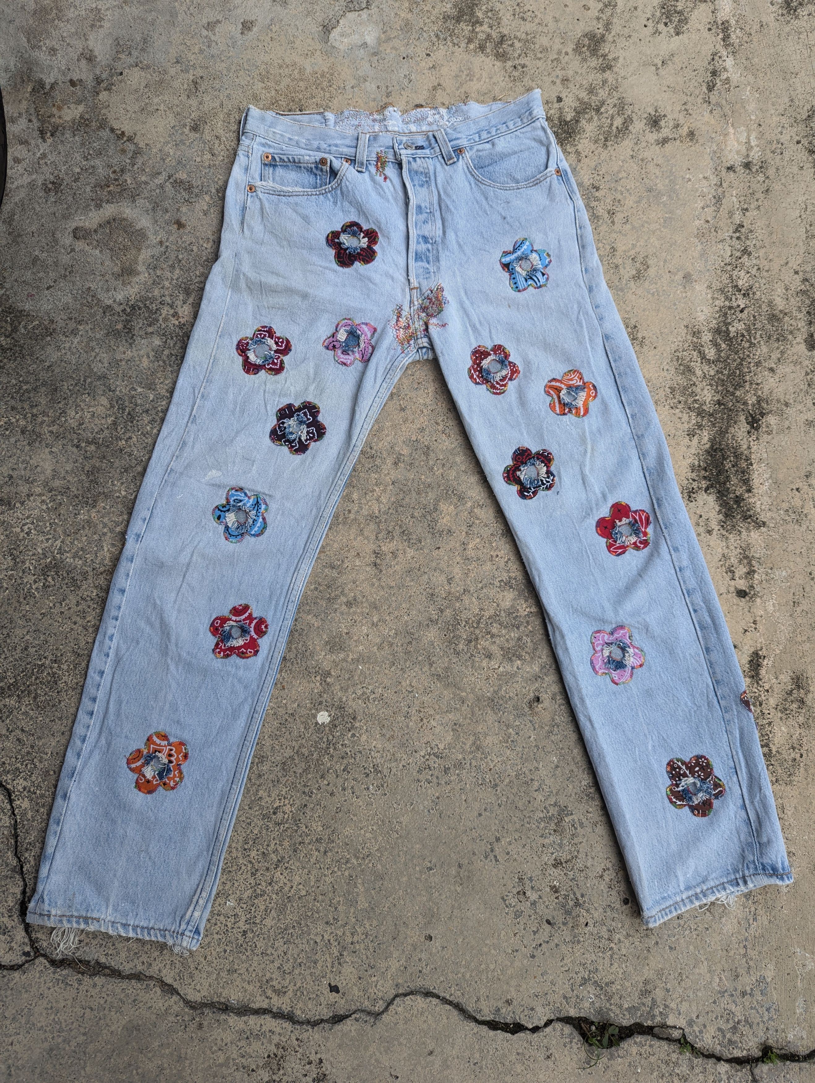 Levi's Vintage Levis 501 Custom Made Flower Patches Size US 31 - 1 Thumbnail