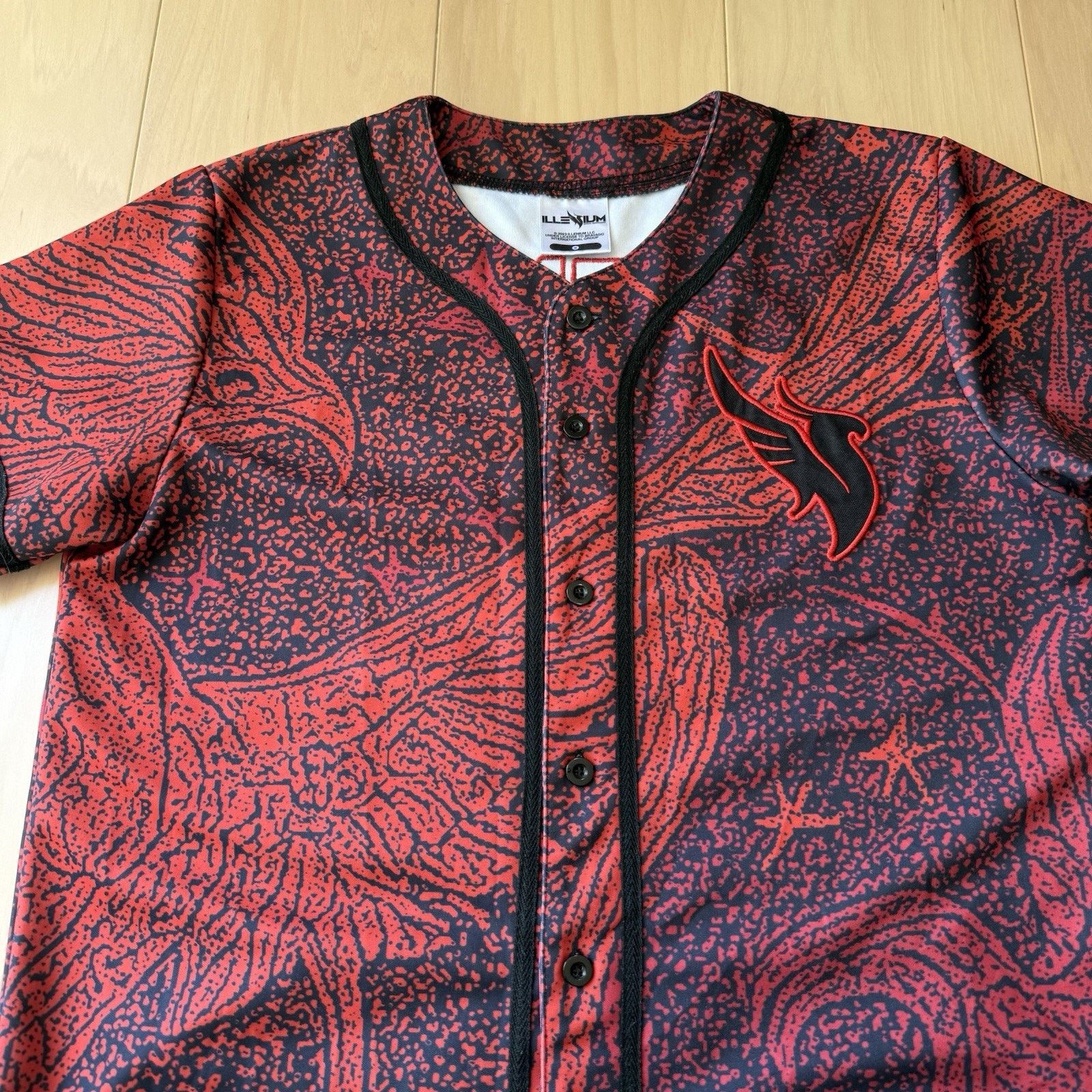 Other Illenium Jersey Medium Black Red Techno Rave Music Size US M / EU 48-50 / 2 - 3 Thumbnail