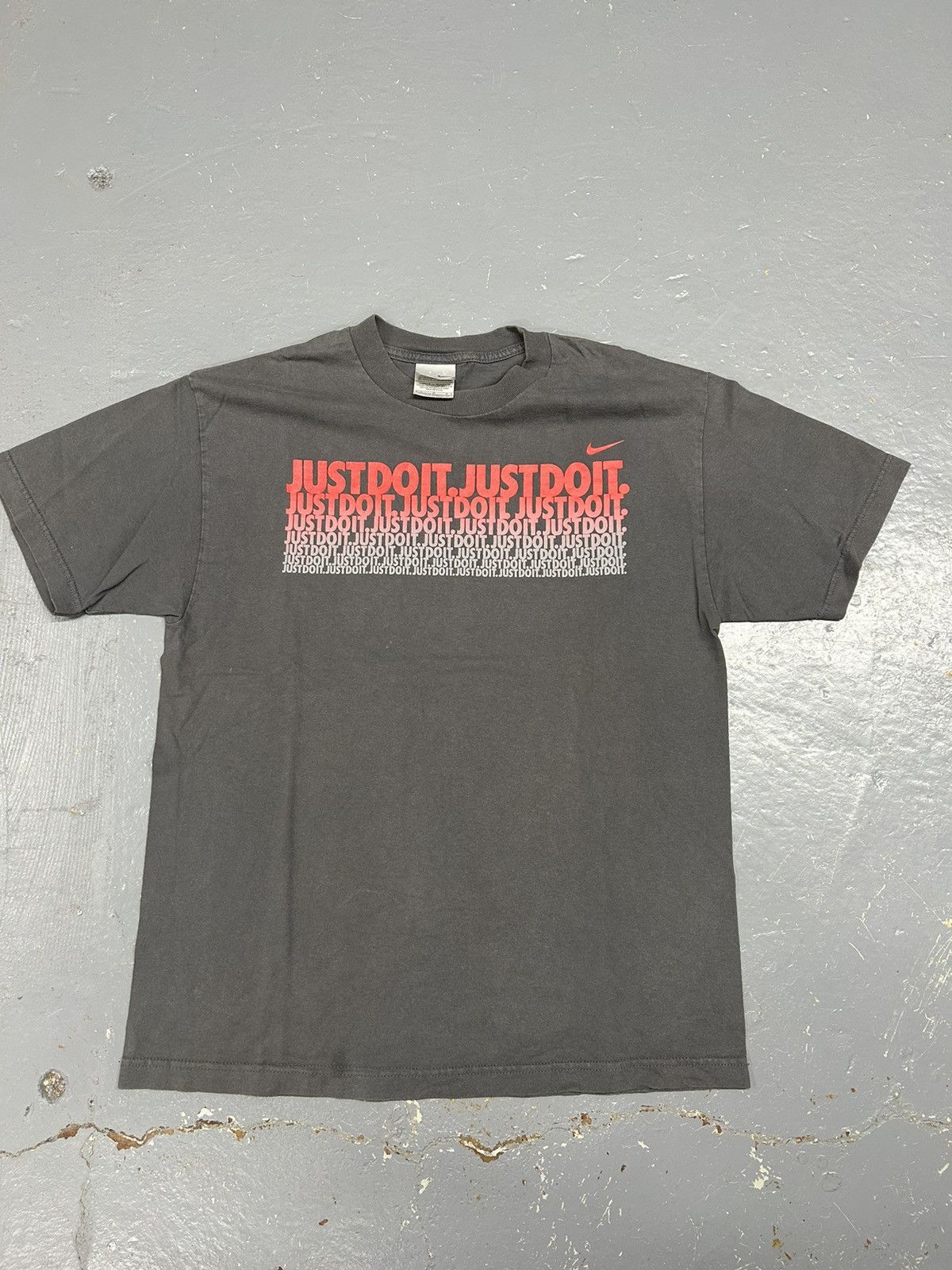 Nike × Vintage Crazy Vintage Y2K Essential Grey Nike Script Tee Shirt Faded Size US L / EU 52-54 / 3 - 1 Thumbnail