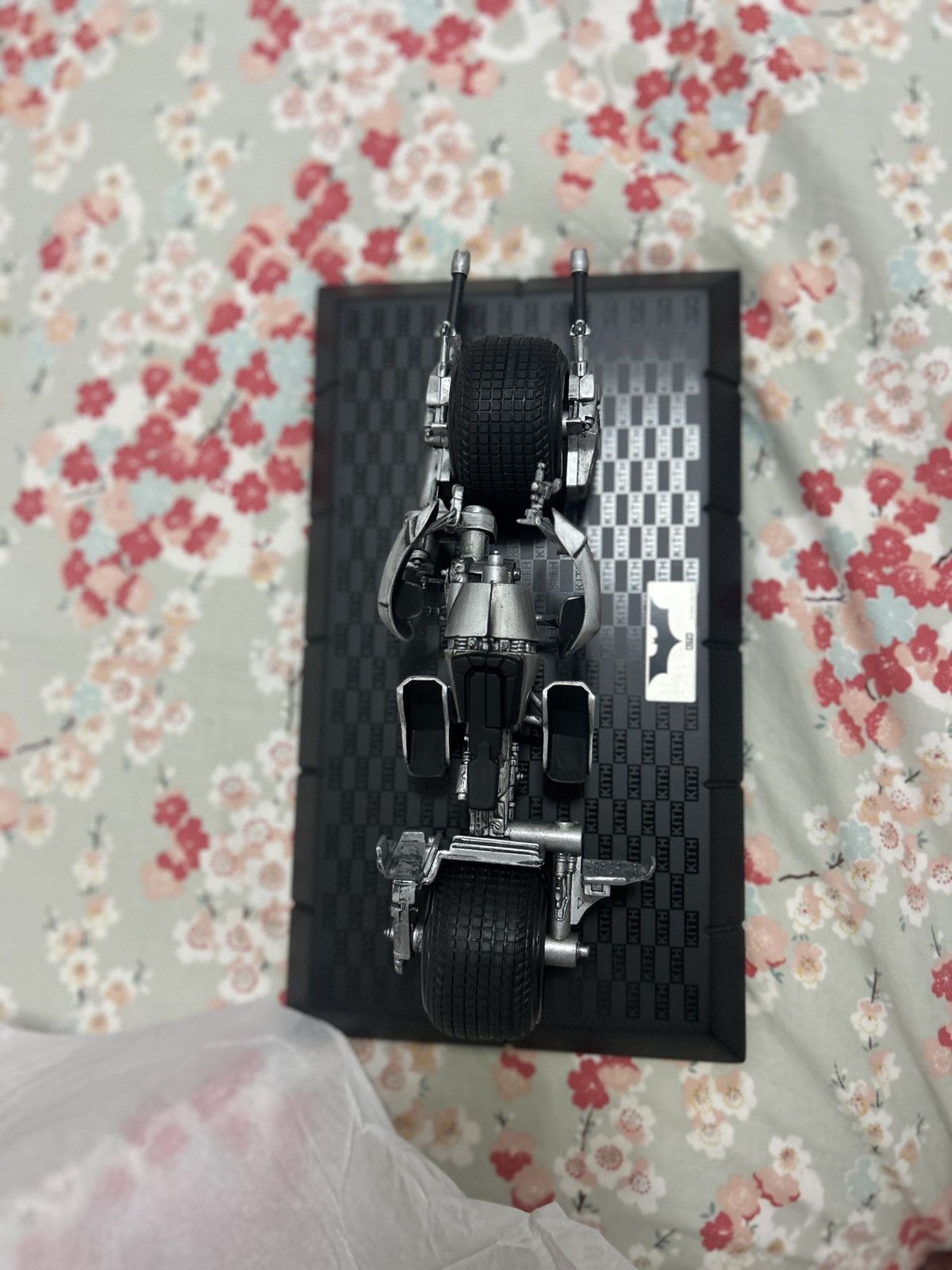 DC Comics × Kith Kith batman batpod for the noble collection Size ONE SIZE - 4 Thumbnail