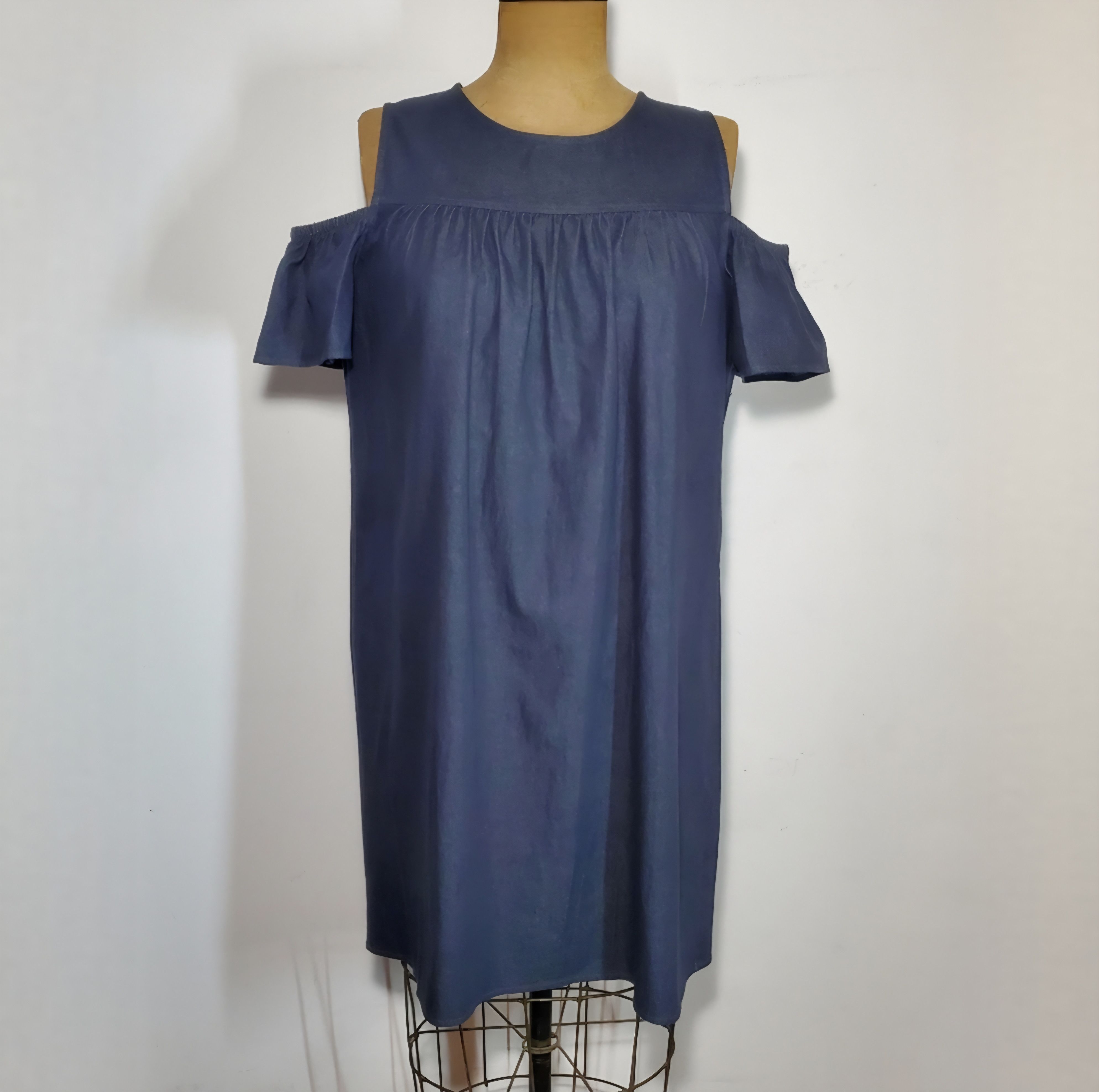 MAGGY LONDON Maggy L Size M Dress Chambray Denim Stretch Cold Shoulder Size M / US 6-8 / IT 42-44 - 1 Thumbnail