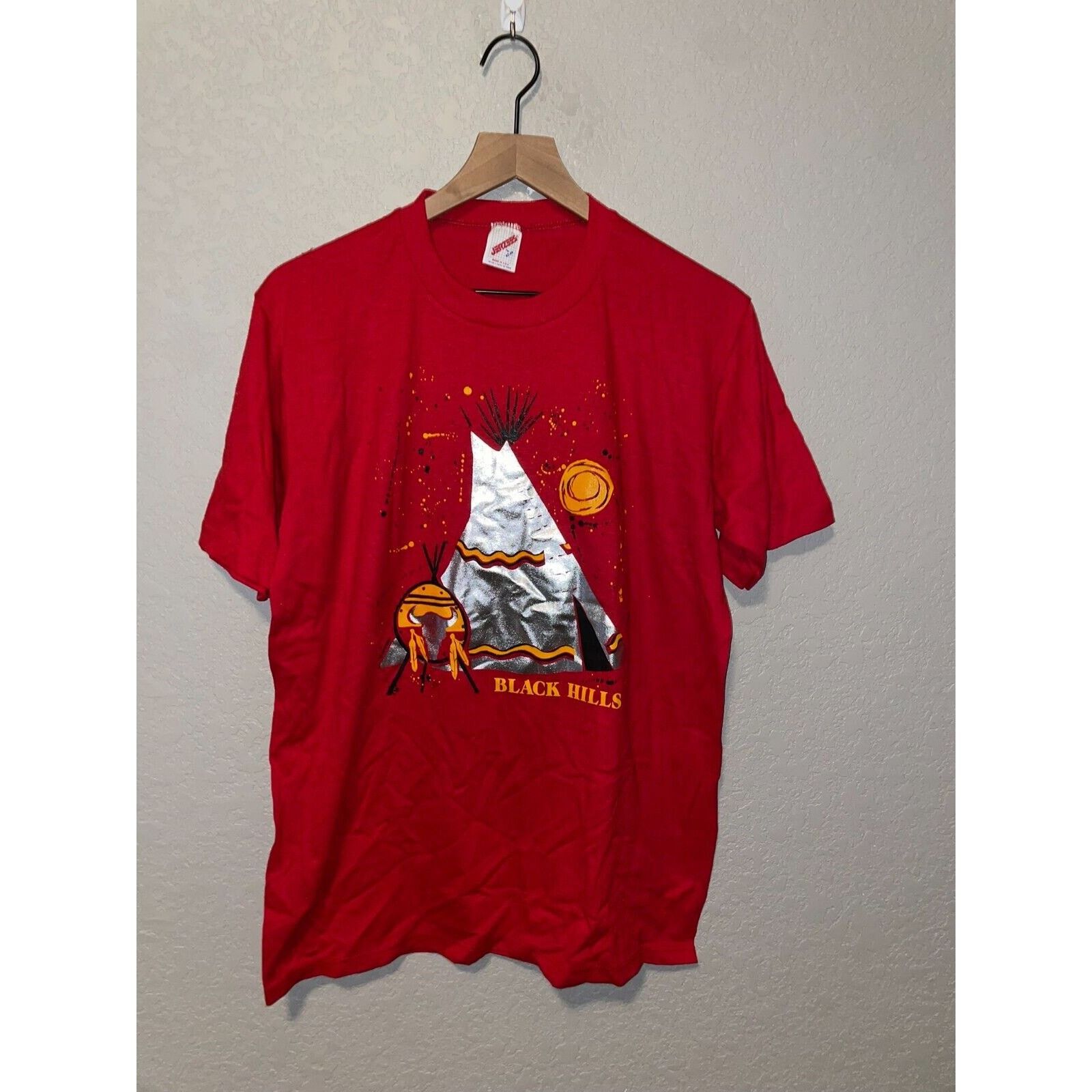 Jerzees Vintage Native American Shirt Black Hills 90s Tee Red VTG L Size US L / EU 52-54 / 3 - 1 Thumbnail