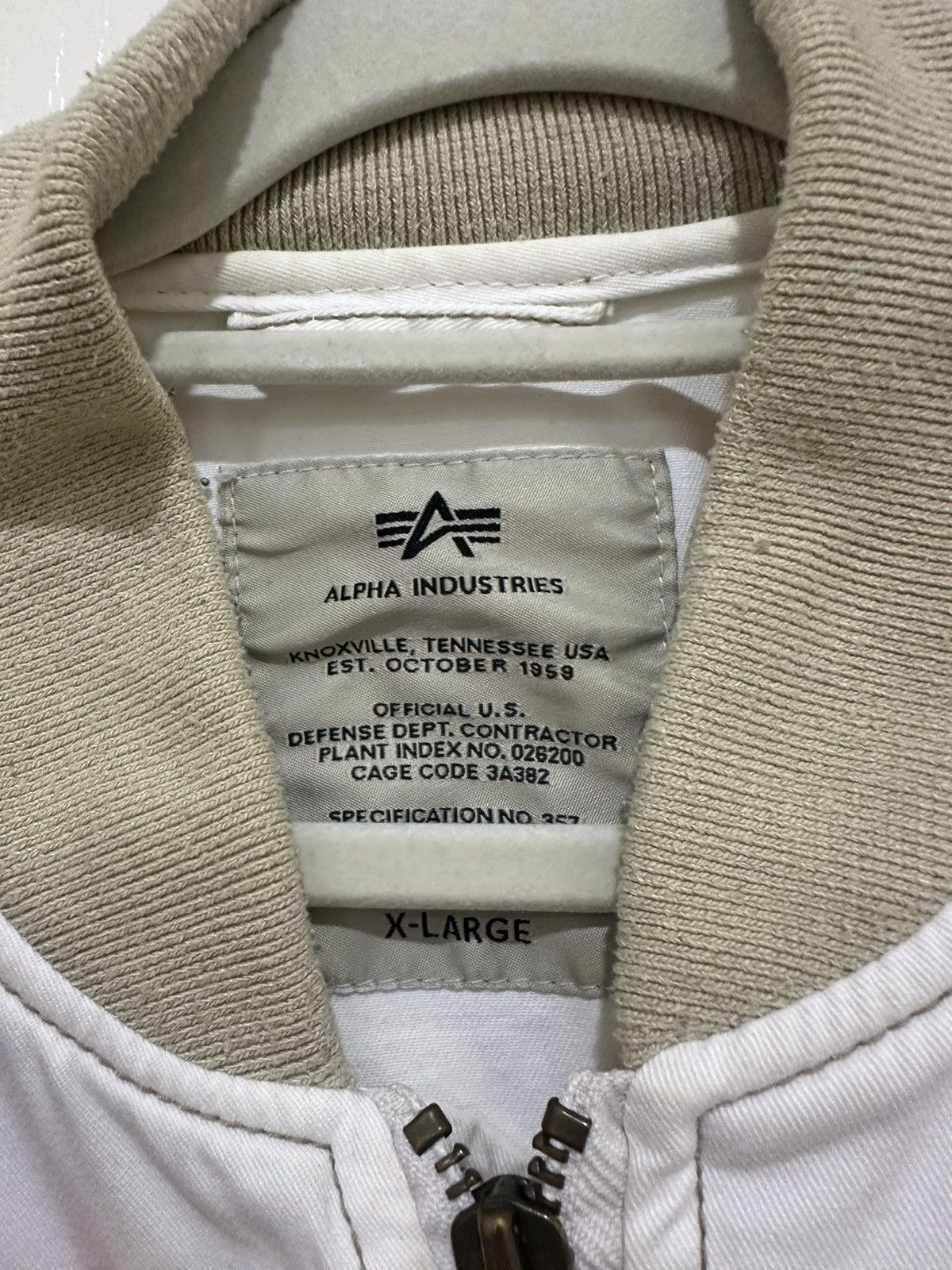 Alpha Industries Alpha Industries Cream Bomber Jacket Size US XL / EU 56 / 4 - 4 Thumbnail