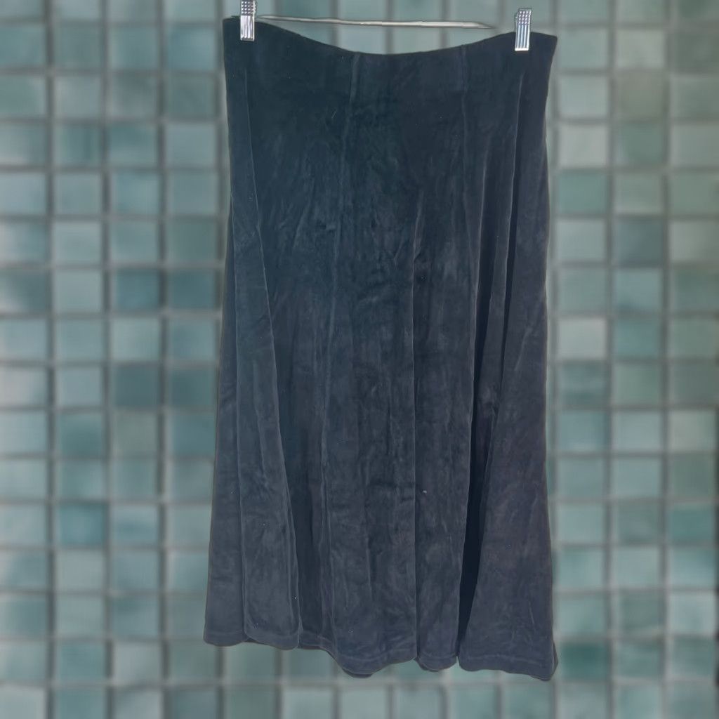 Velvet VINTAGE TiBuron Skirt Women Black Velvet Cotton Poly Blend Pleated Size XL Knee Length B Size 40" / US 18 - 1 Thumbnail