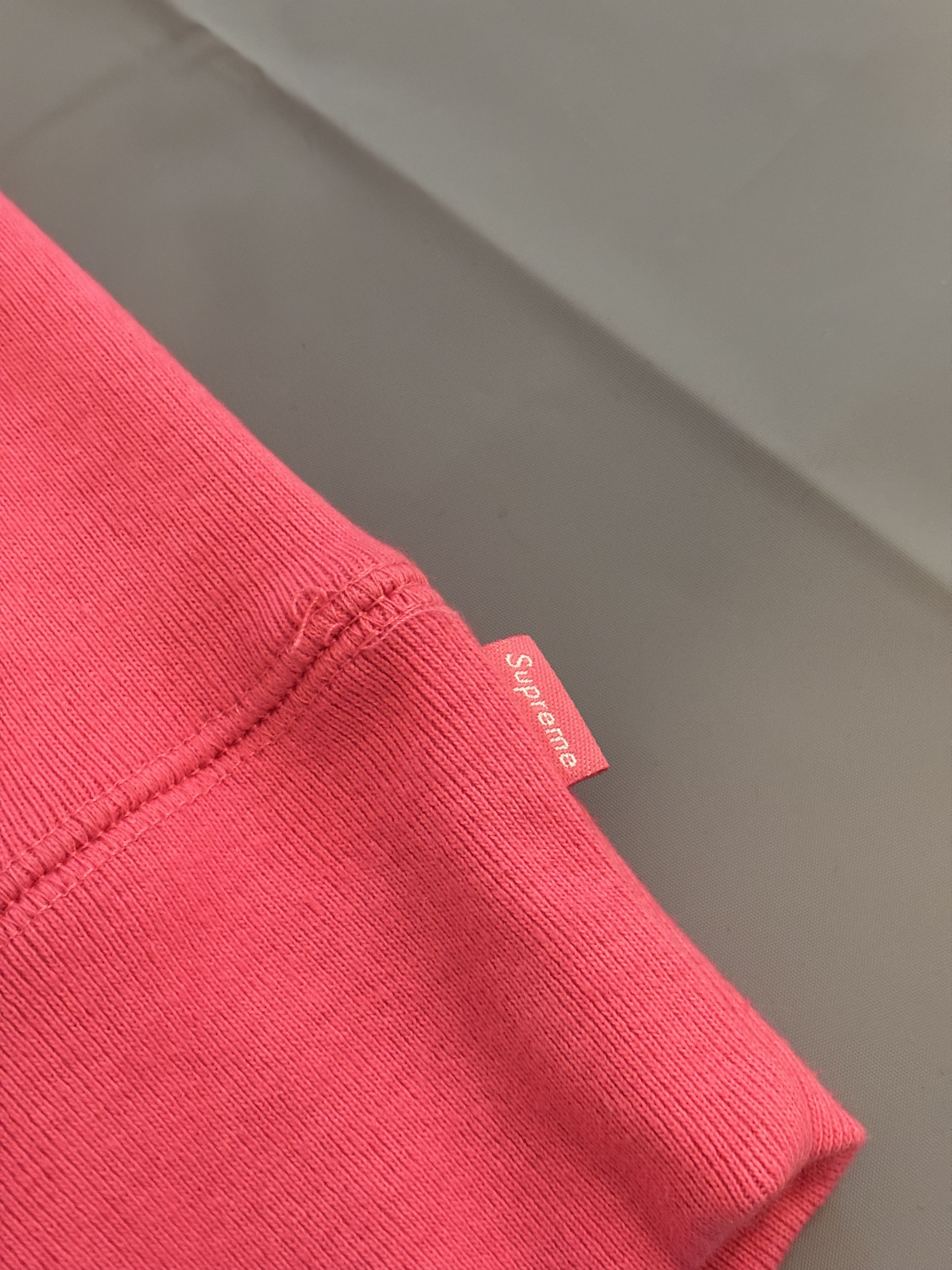 Supreme Sweat à capuche Supreme rose logo vert en tbe Size US M / EU 48-50 / 2 - 6 Thumbnail