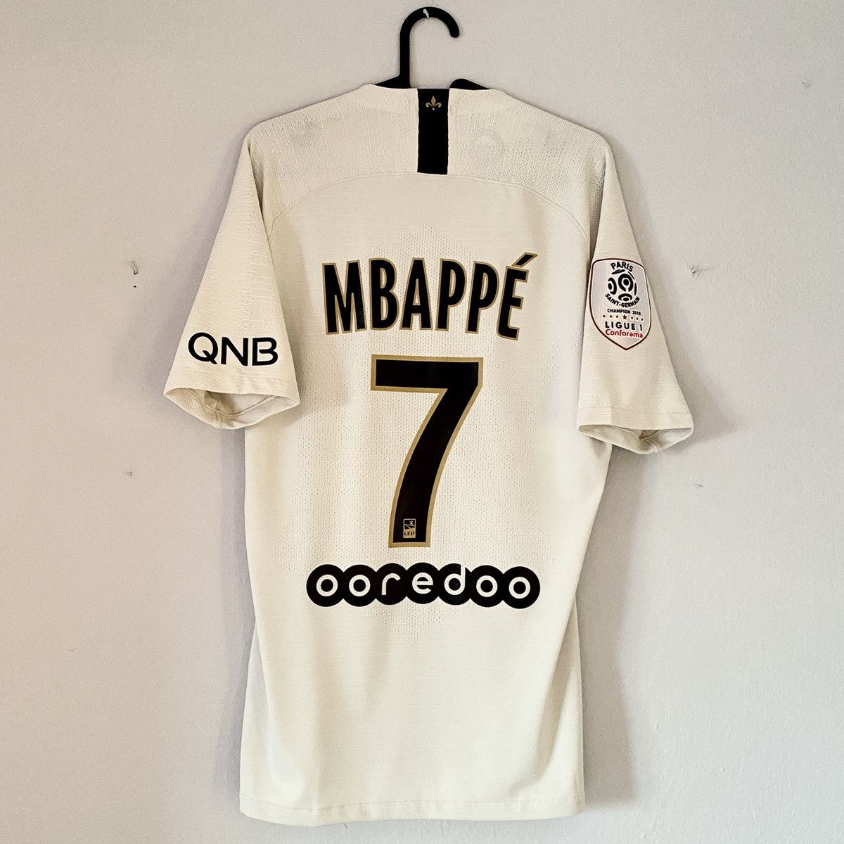 Jordan Brand × Nike 2018 2019 GAME ISSUE PSG Mbappe Nike Away Kit Soccer Jersey Size US M / EU 48-50 / 2 - 11 Thumbnail