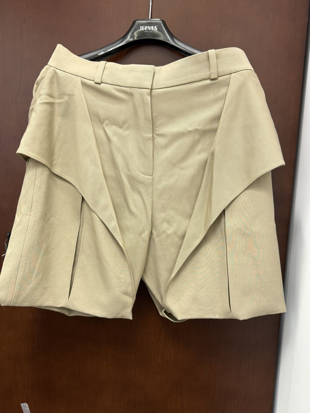 JW Anderson JW Anderson beige wool sculptural shorts 40 Size US 32 / EU 48 - 2 Thumbnail