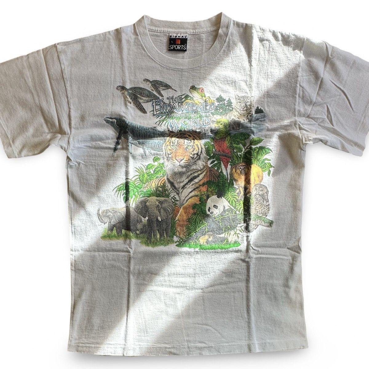 Vintage Endangered Species of the world single stitched Size US L / EU 52-54 / 3 - 1 Thumbnail