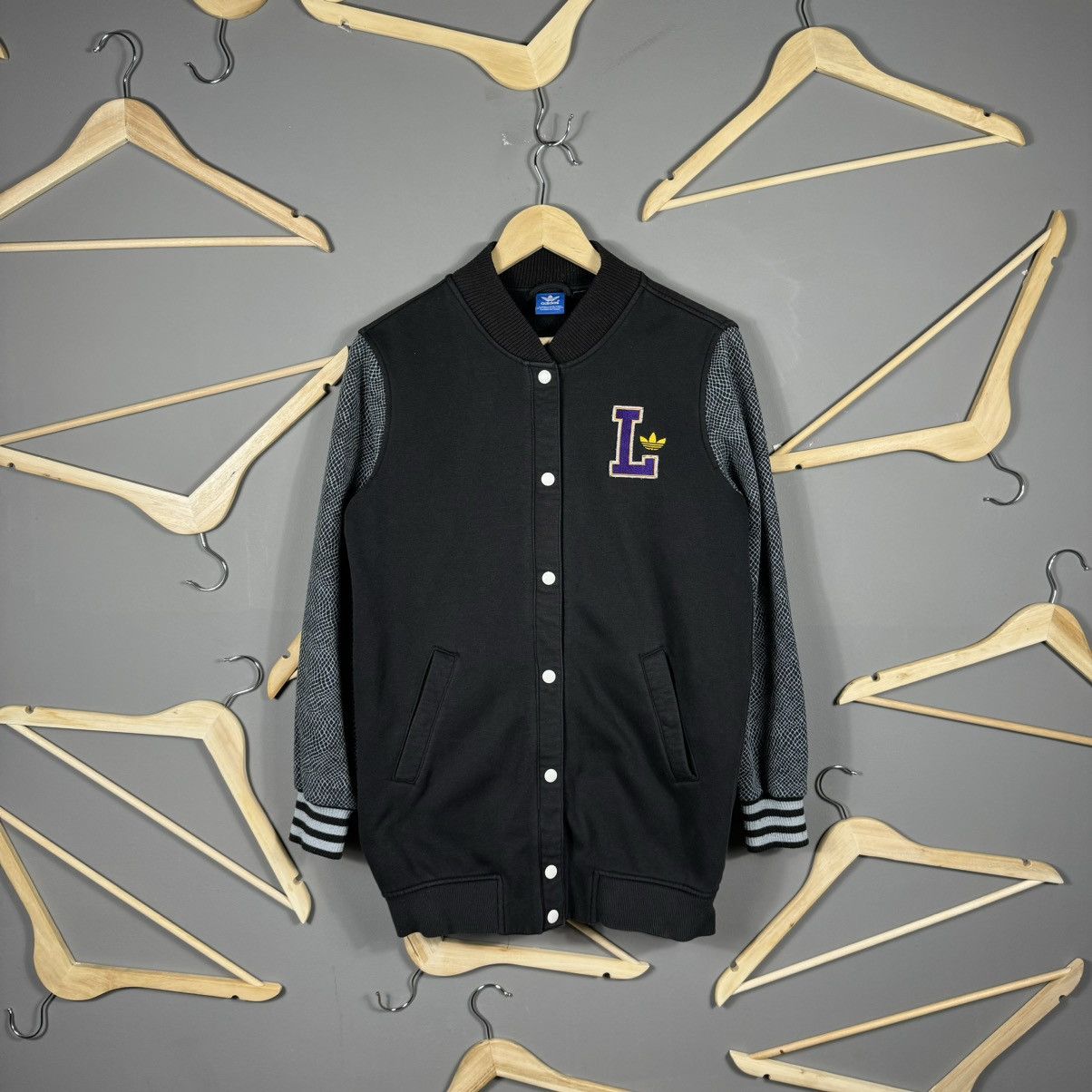 Adidas × NBA Adidas Original Jual Varsity LA Lakers Jacket M69953 Size M / US 6-8 / IT 42-44 - 1 Thumbnail