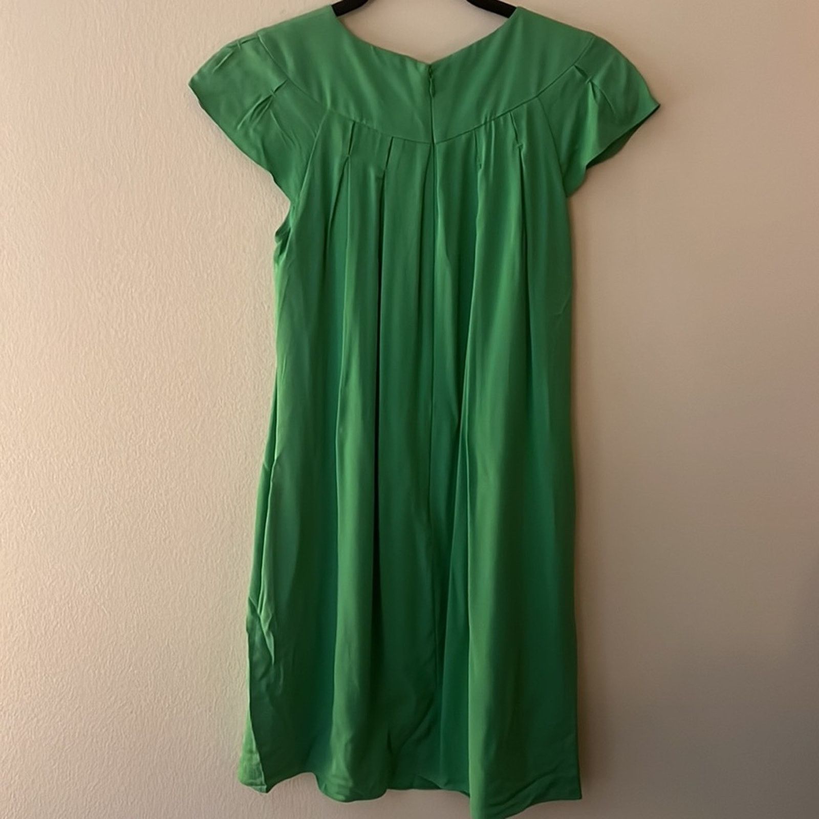 Banana Republic Banana Republic Lime Green Pleated Dress Size XS Size XS / US 0-2 / IT 36-38 - 8 Thumbnail