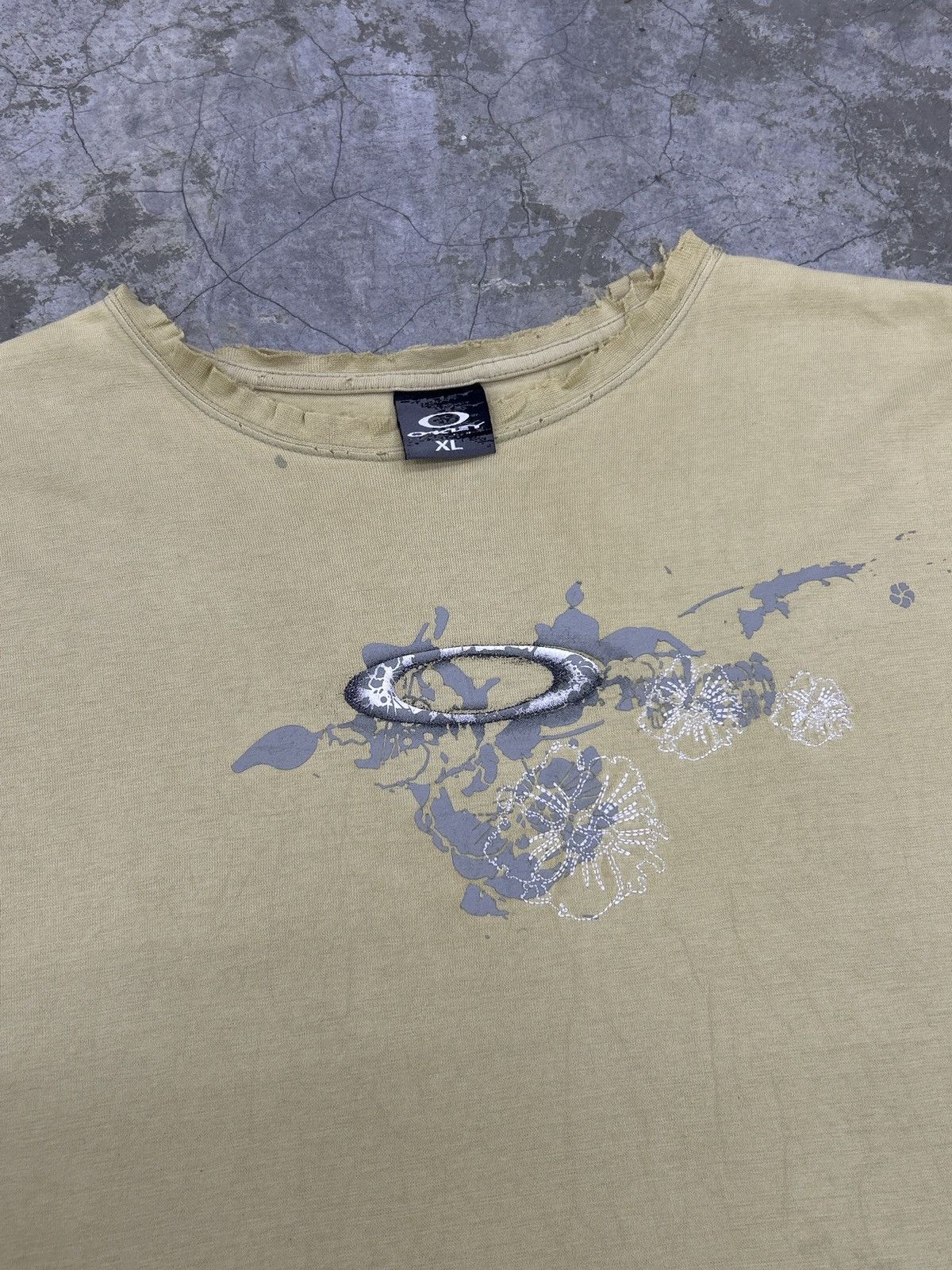 Oakley Oakley 2000 Distress Center Logo Longsleeve Tee Size US XL / EU 56 / 4 - 1 Thumbnail