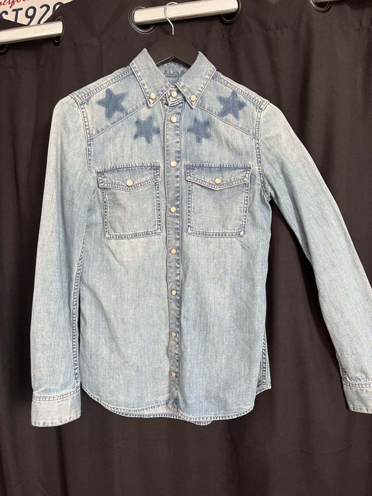 Givenchy Givenchy Chemise Denim Étoilée – Sample Exclusif – Taille 36 Size US XS / EU 42 / 0 - 1 Thumbnail