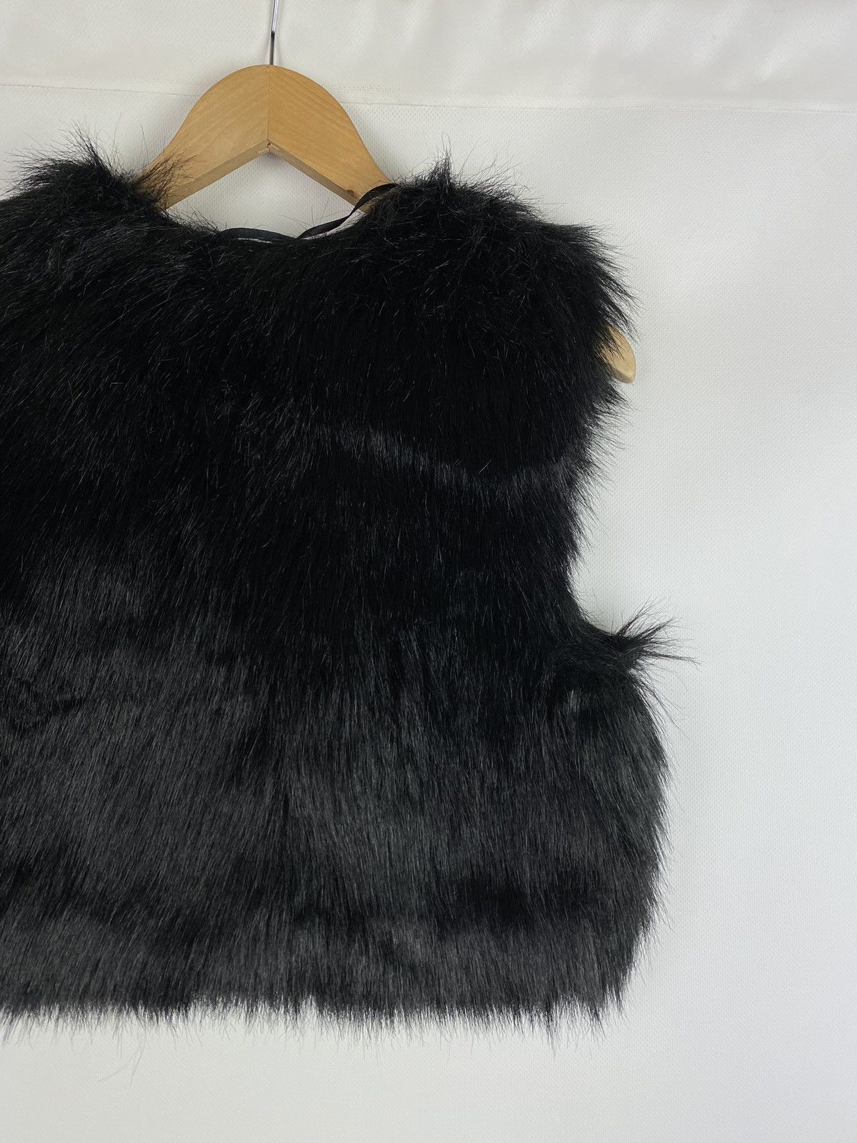 H&M × Jimmy Choo Jimmy Choo for H&M ladies faux fur vest gilet size US 8 Size M / US 6-8 / IT 42-44 - 14 Thumbnail