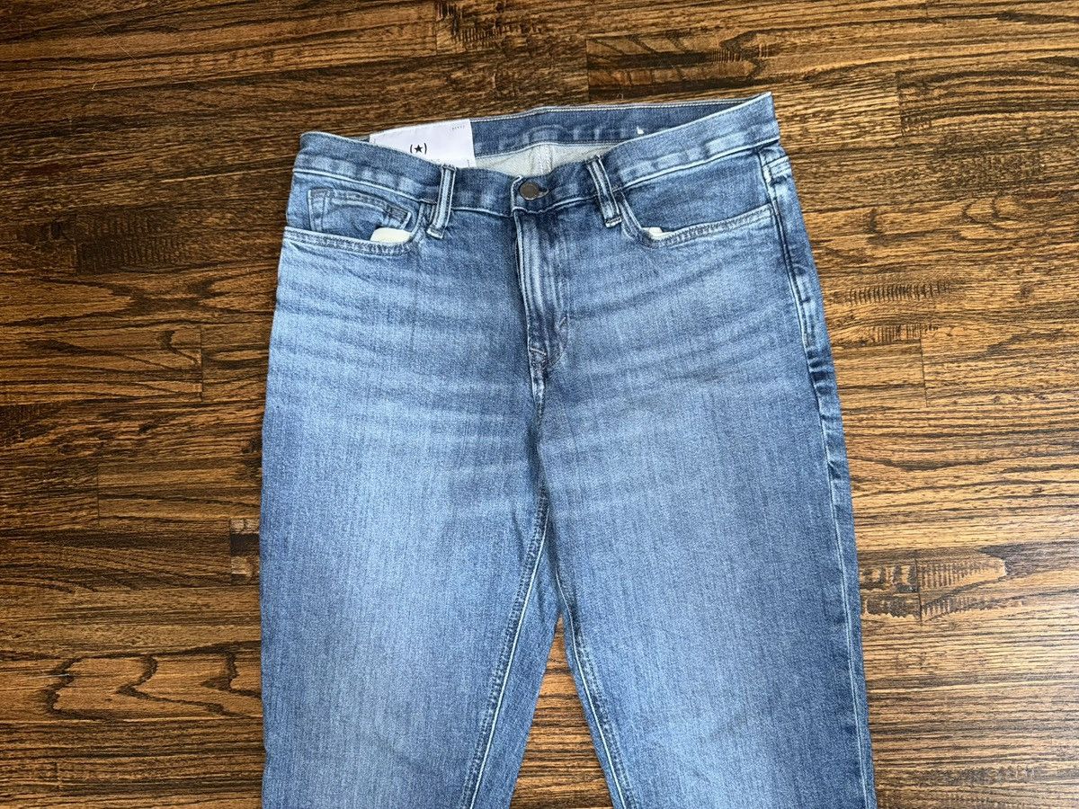 Banana Republic Banana Republic Standard Fit Denim Jeans Light Wash Sz 32x32 Size US 32 / EU 48 - 2 Thumbnail