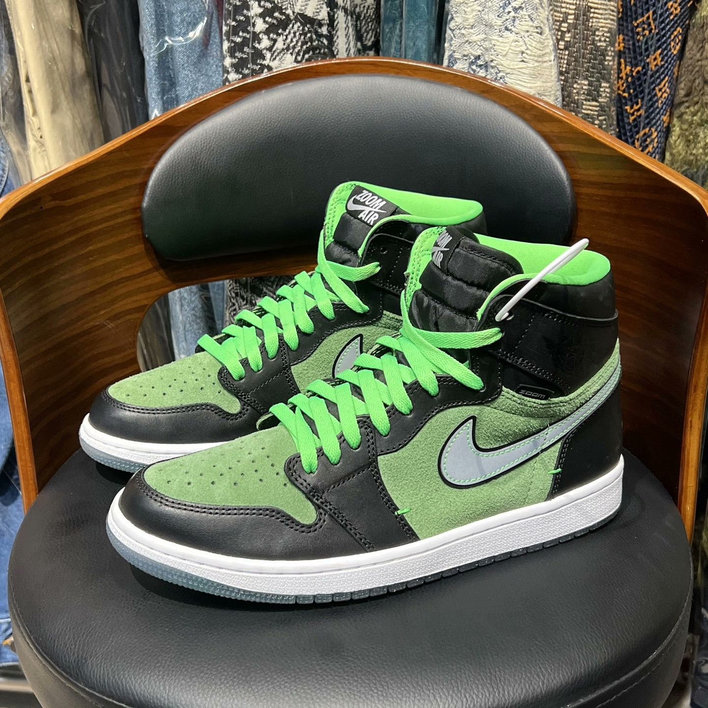 Nike Nike AJ1 Green Lowtop Sneakers 44 Men Size US 10.5 / EU 43-44 - 1 Thumbnail