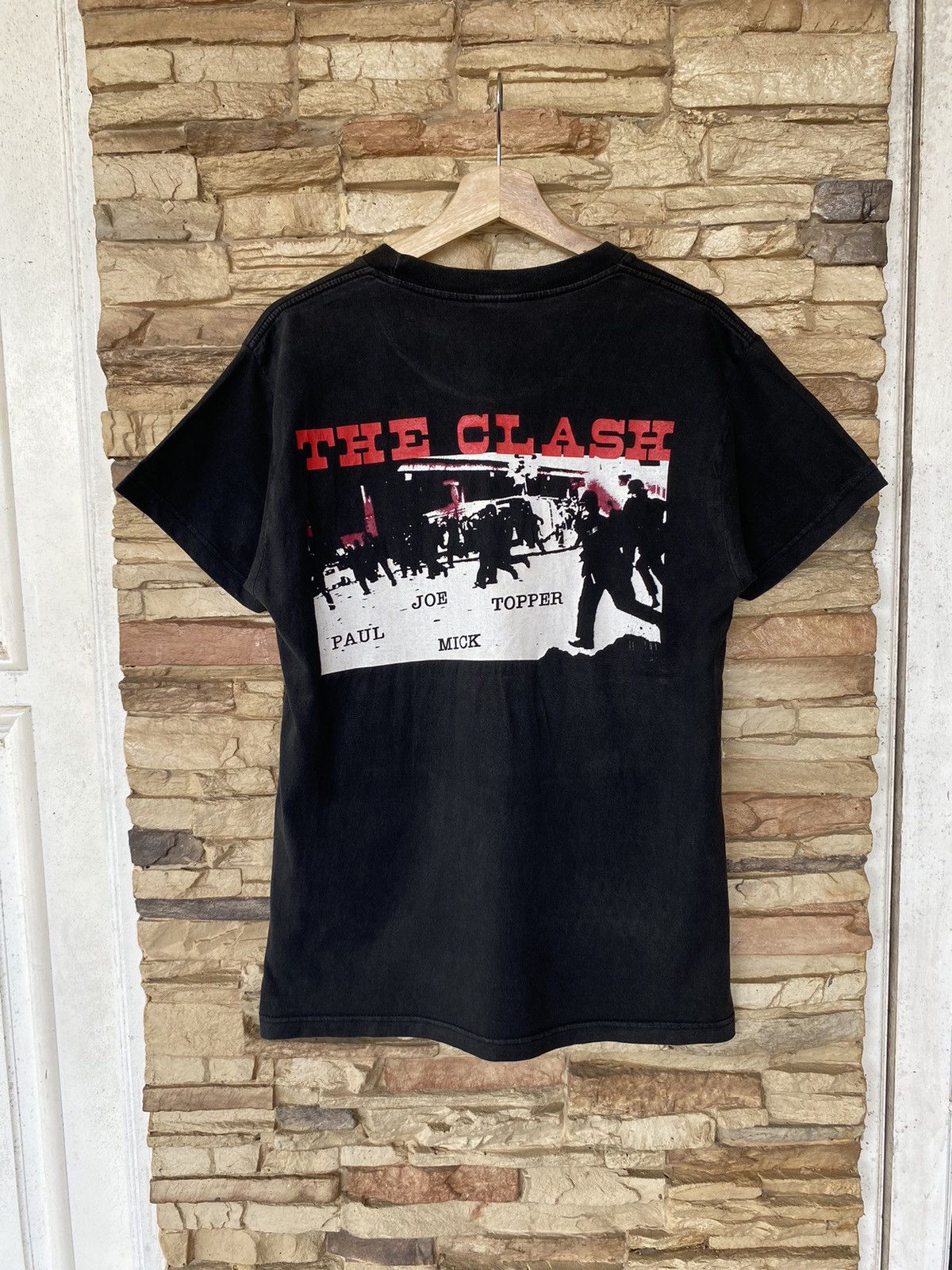Vintage Rare 2004 Vintage The Clash Punk Rock Band Tees Distressed Size US M / EU 48-50 / 2 - 8 Thumbnail