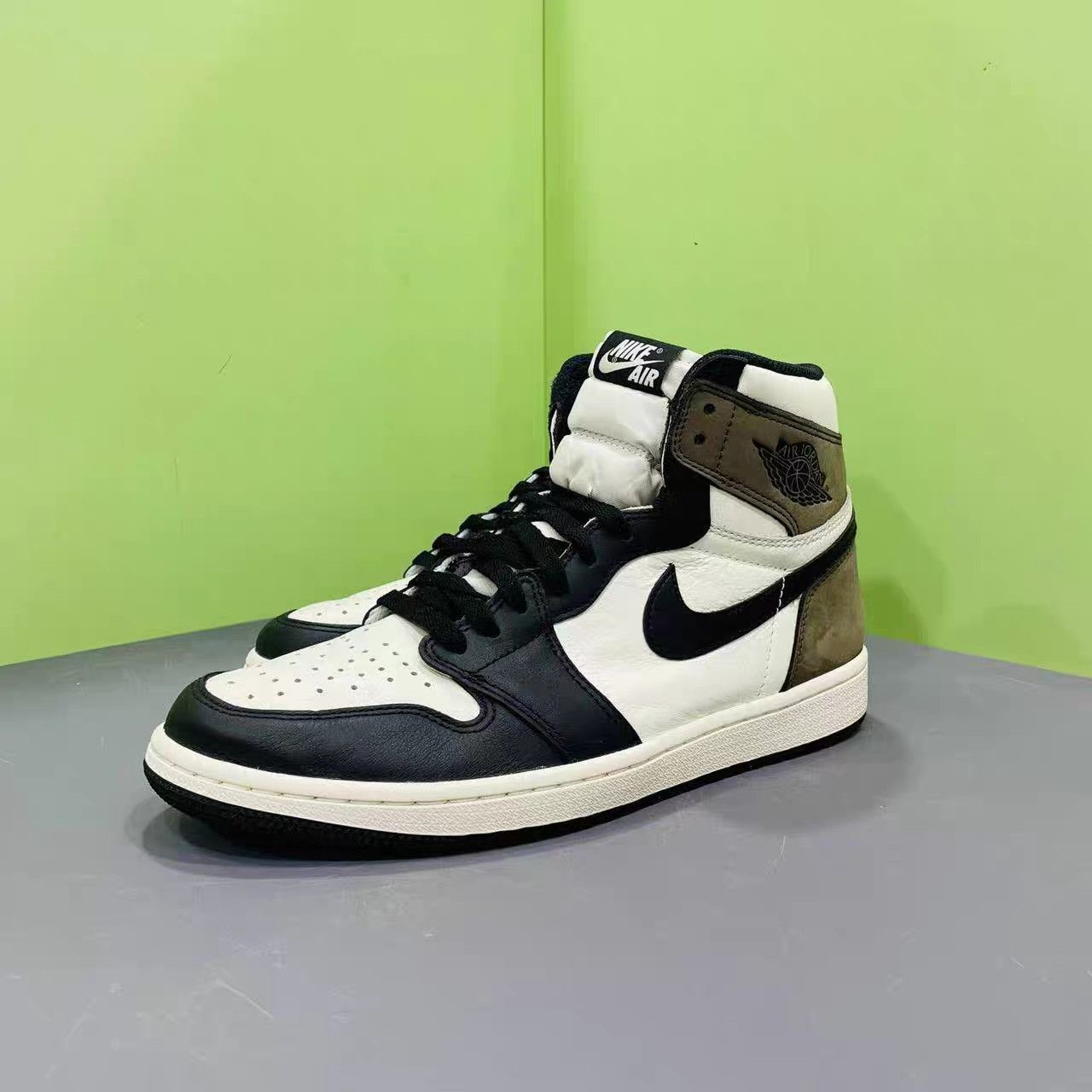 Nike AJ1 Mocha Basketball Shoes K15 Size US 10 / EU 43 - 1 Thumbnail