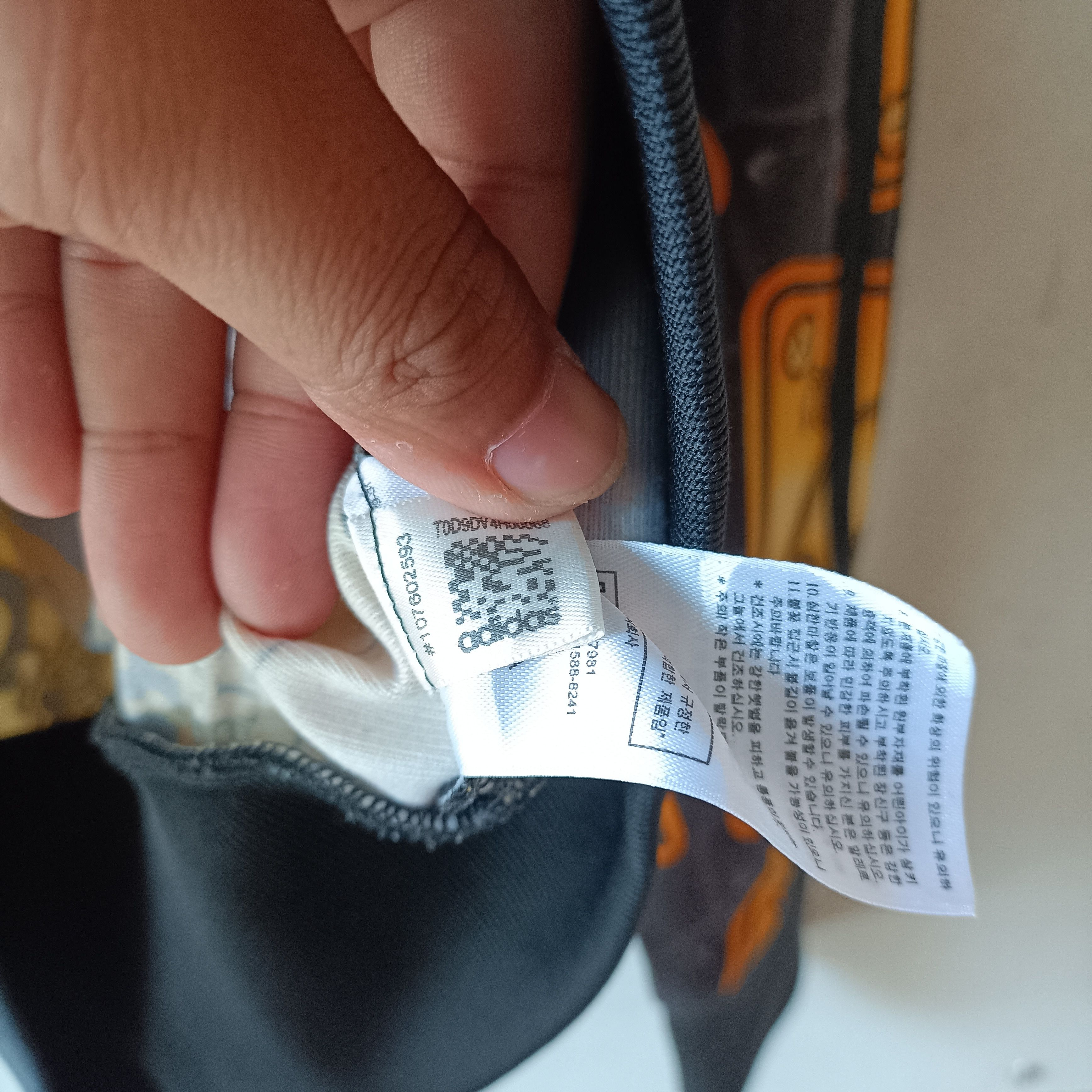 Adidas × Jeremy Scott Jeremy Scott Plaque Tracktop Rare ( KINGSMAN MOVIE ) Size US XS / EU 42 / 0 - 9 Thumbnail