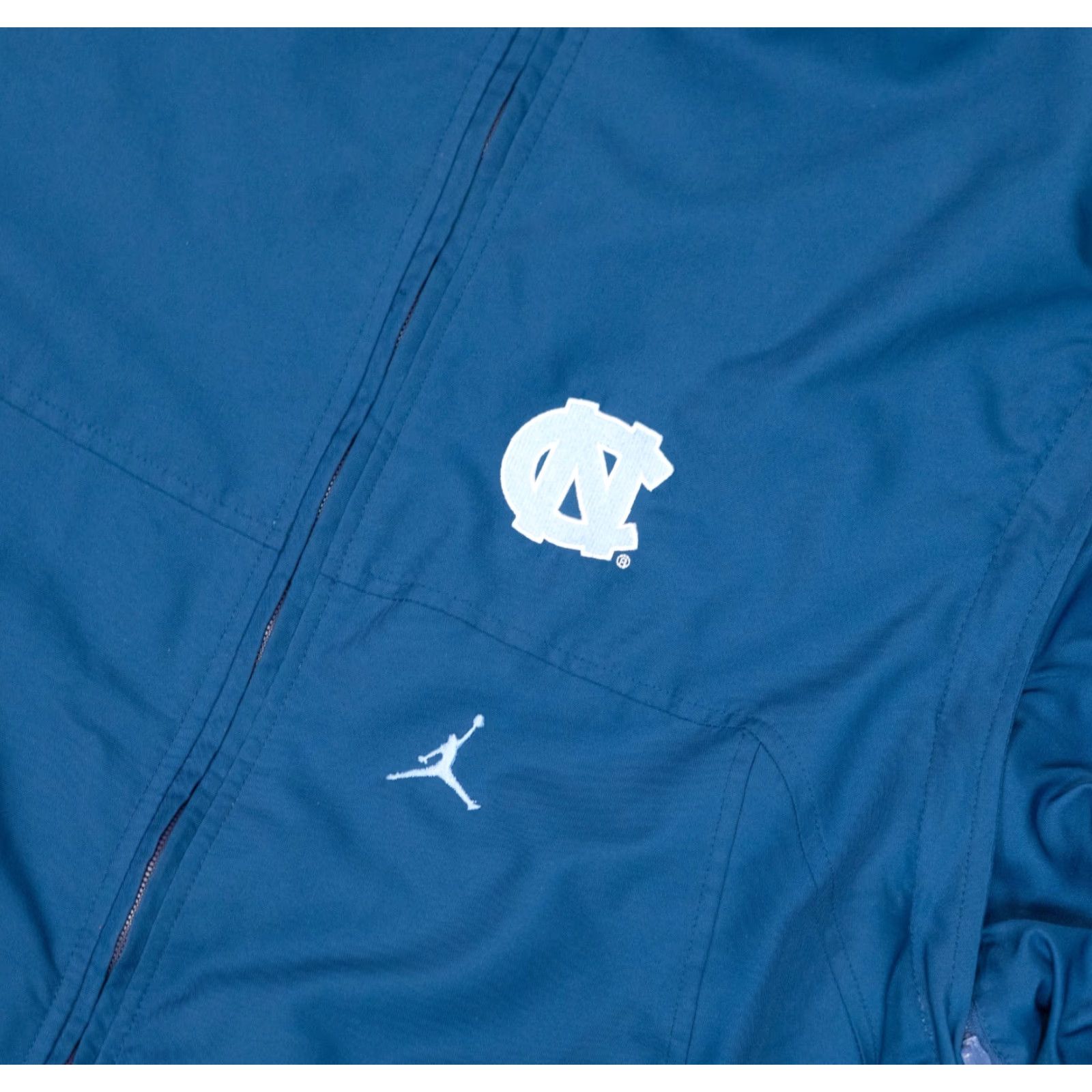Nike VINTAGE Nike Jordan Shield UNC Carolina Tar Heels 23 2 in 1 Jacket Blue, Windbreaker, Soft Shell, Full Zip, Embroidered Logo, Size L, Men Size US L / EU 52-54 / 3 - 5 Thumbnail