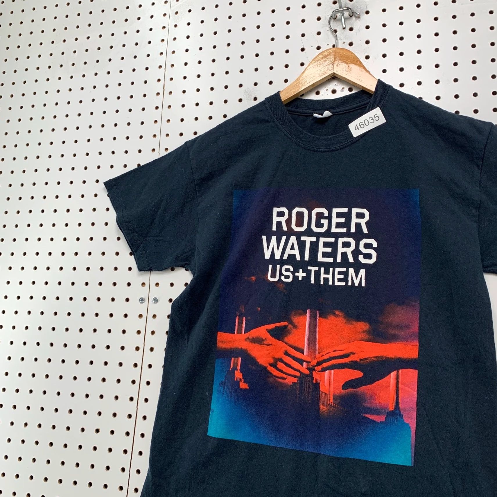 Gildan Rogers Waters Shirt Mens Small Black Us Them 2017 Tour Concert Music - Gildan T-Shirt, Band, Music, Shirt, Men, Black, Small Size US S / EU 44-46 / 1 - 6 Thumbnail