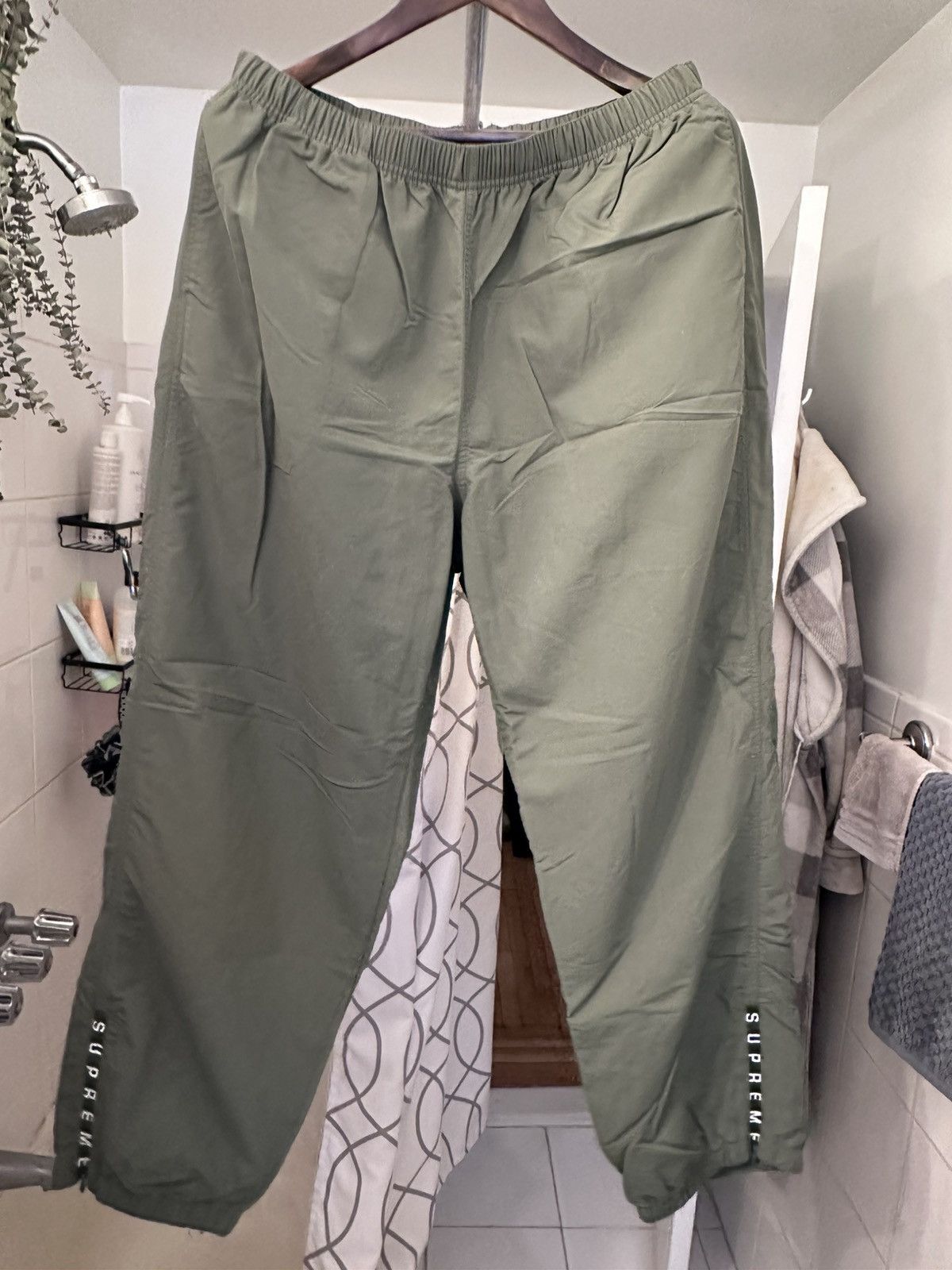 Supreme Warm Up Pant XL (FW23) Olive Green Size US 33 - 3 Thumbnail