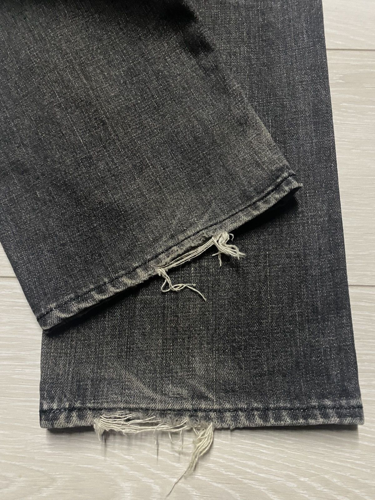 Uniqlo Vintage Japanese Brand Uniqlo Black Denim Distressed Jeans Size US 30 / EU 46 - 13 Thumbnail