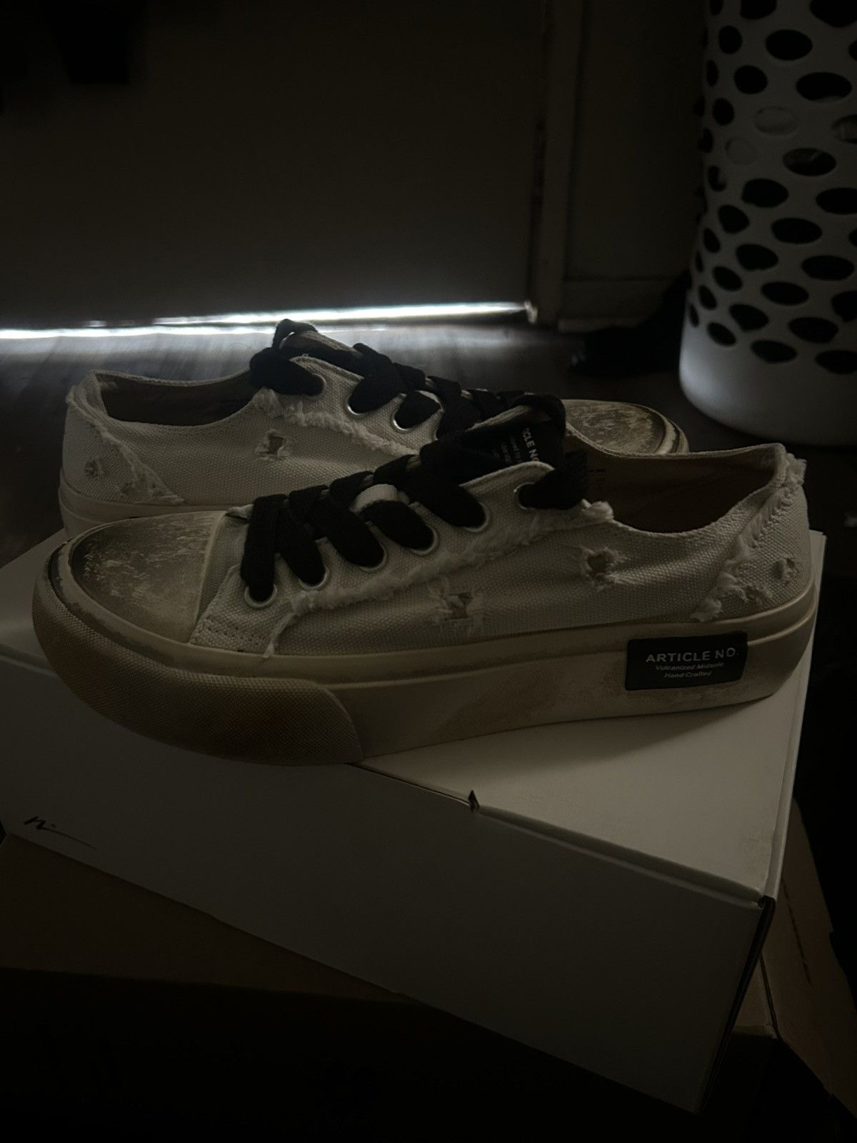 Article No. DISTRESSED LOW-TOP WHITE SNEAKERS Size US 9 / EU 42 - 1 Thumbnail