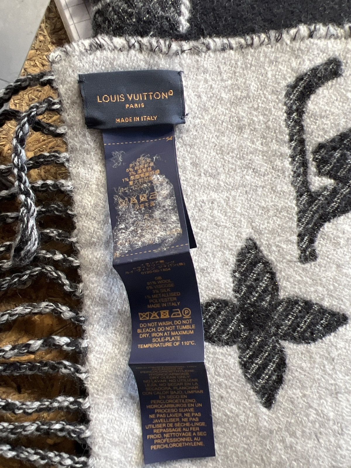Louis Vuitton Louis Vuitton Scarf Size ONE SIZE - 8 Thumbnail
