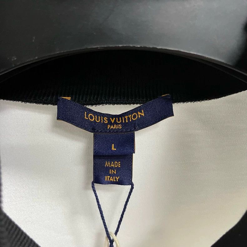 Louis Vuitton Louis Vuitton White logo printed turtleneck pullover long s Size US L / EU 52-54 / 3 - 3 Thumbnail