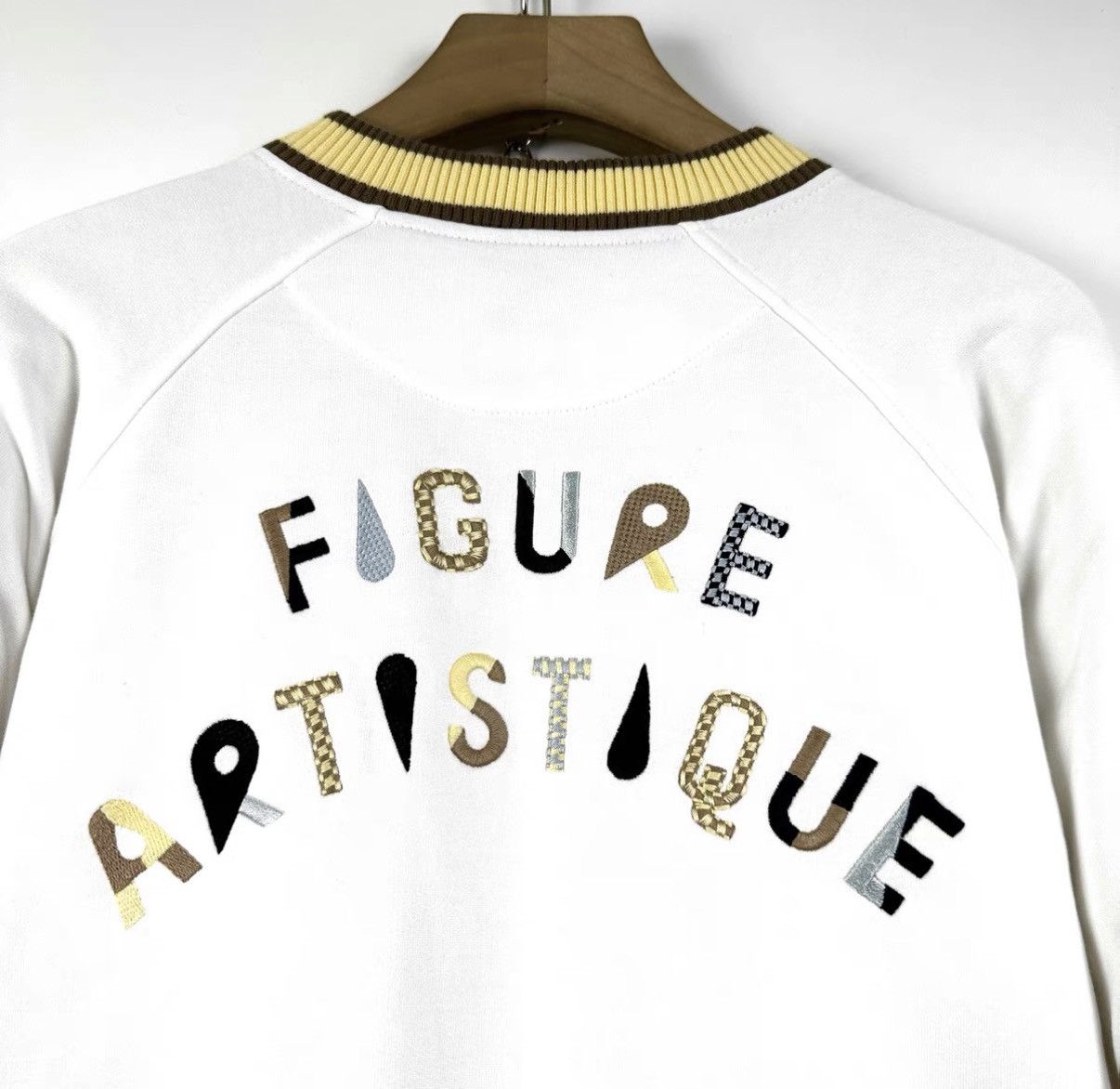 Hermes Hermes V-neck Sweatshirt with Chest Embroidery Logo K12 Size XS / US 0-2 / IT 36-38 - 6 Thumbnail