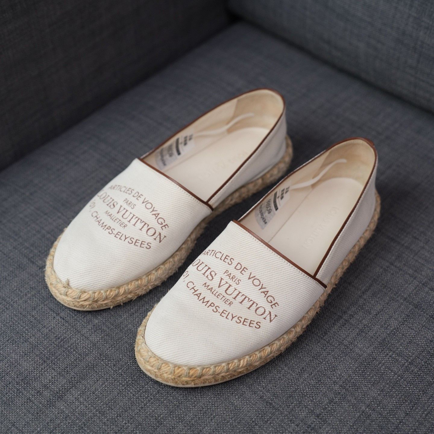 Louis Vuitton Louis Vuitton Beige Lowtop Sneakers us_6 Women Size US 6 / IT 36 - 1 Thumbnail