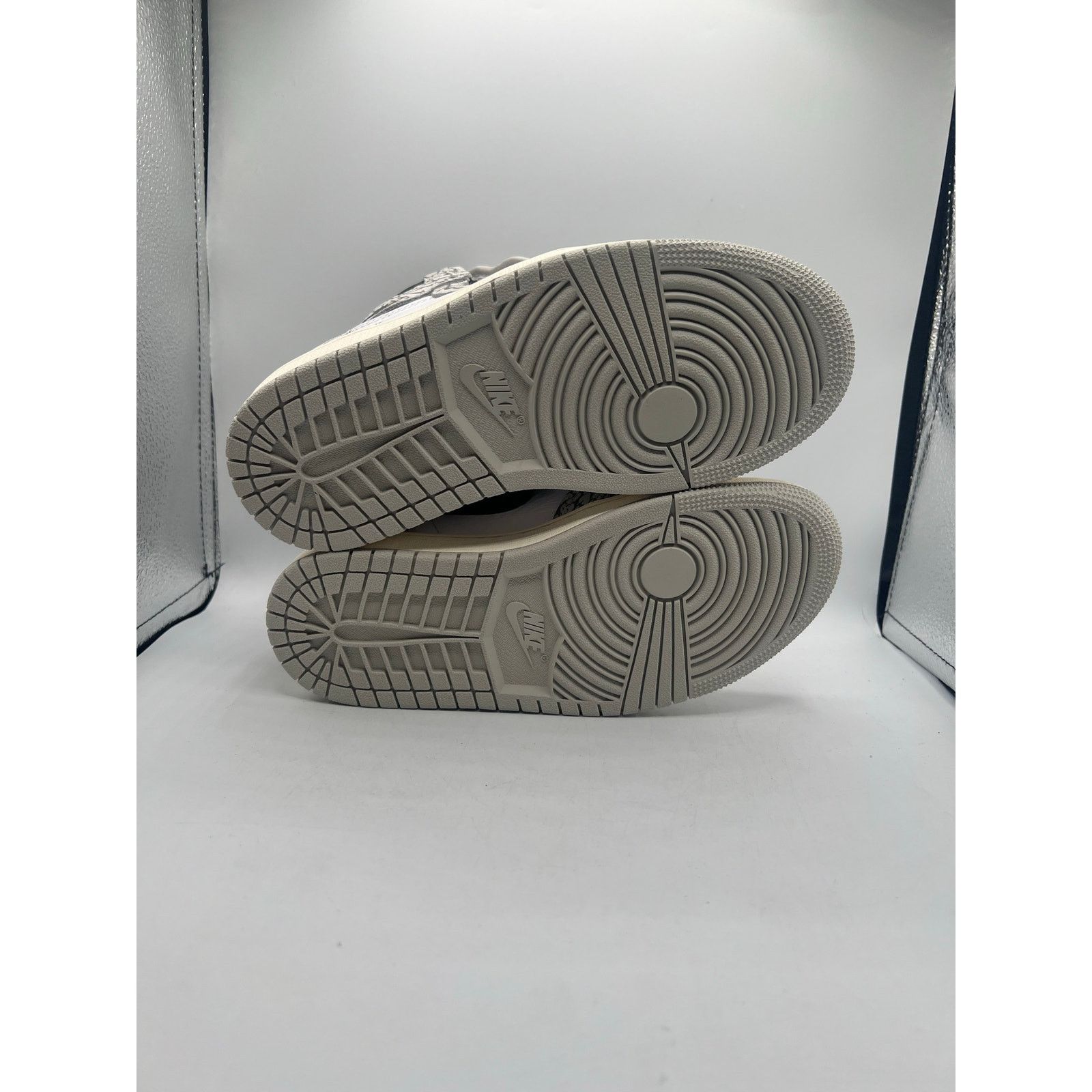 Jordan Brand Air Jordan 1 Retro High OG “White Cement” size 3.5 mens/5 w Size US 5 / IT 35 - 5 Thumbnail