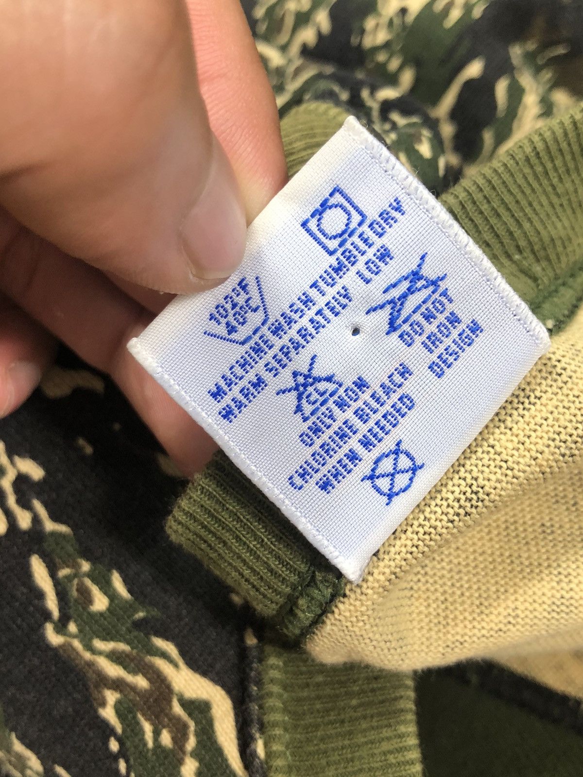 Champion RARE🔥VINTAGE CHAMPION REVERSE WEAVE TIGER STRIPES CAMO TEE Size US S / EU 44-46 / 1 - 7 Thumbnail