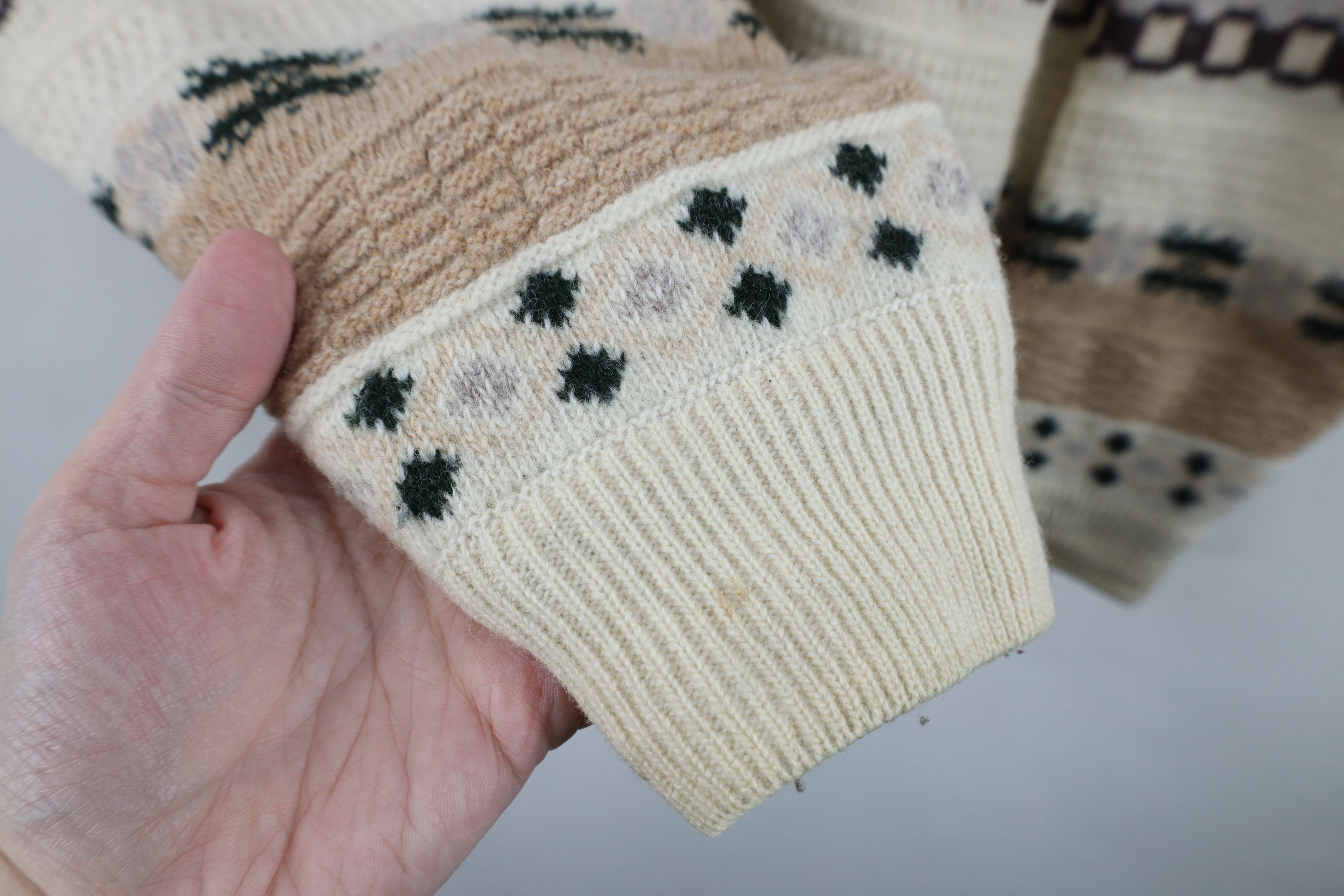 Vintage Vintage 90s Streetwear Knit Fair Isle V-Neck Sweater USA Size US XL / EU 56 / 4 - 6 Thumbnail