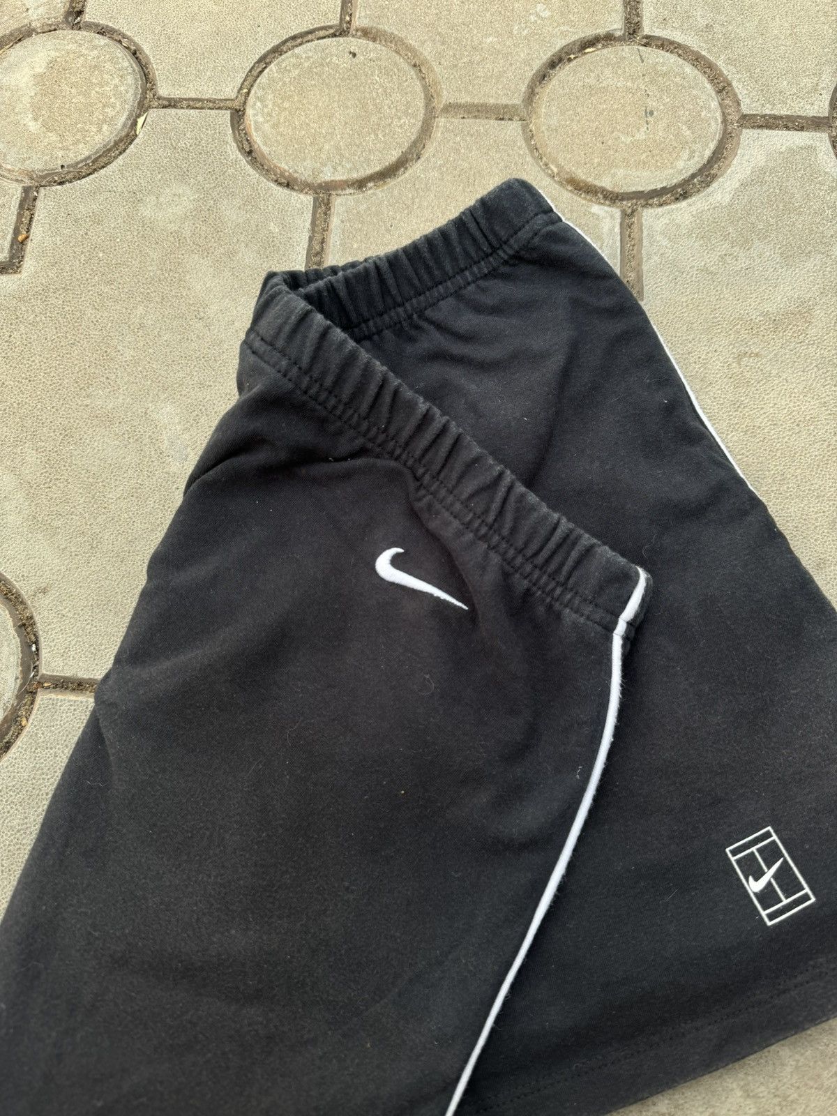 Nike × Vintage Vintage Women’s Nike Court Mini Skirt Y2K Size 30" / US 8 / IT 44 - 3 Thumbnail