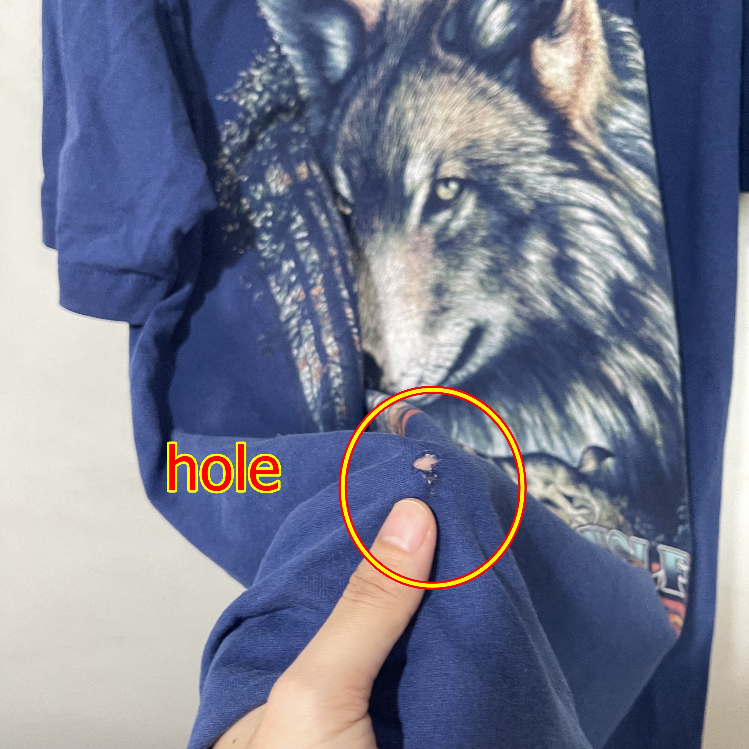 Louis Vuitton Vintage 90s Grey Wolf T-Shirt Size US L / EU 52-54 / 3 - 6 Thumbnail
