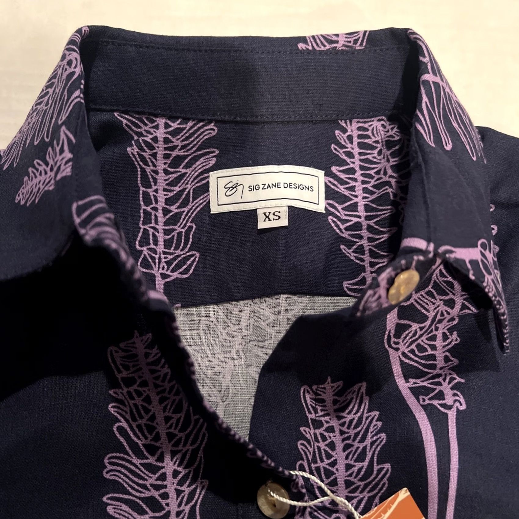 ALOHAS VINTAGE Woman’s Sig Zane Designs Hawaiian Aloha Hibiscus Shirt XS New w 50 Retail Tag Size XS / US 0-2 / IT 36-38 - 7 Thumbnail