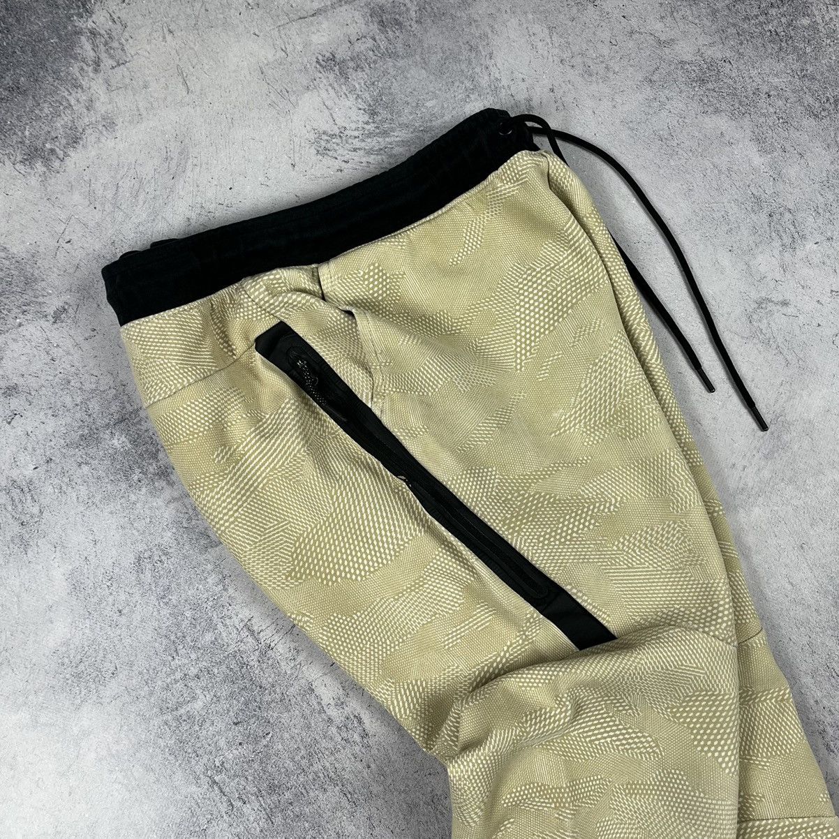 Nike Nike Tech Fleece beige camo drill track pants Size US 32 / EU 48 - 10 Thumbnail