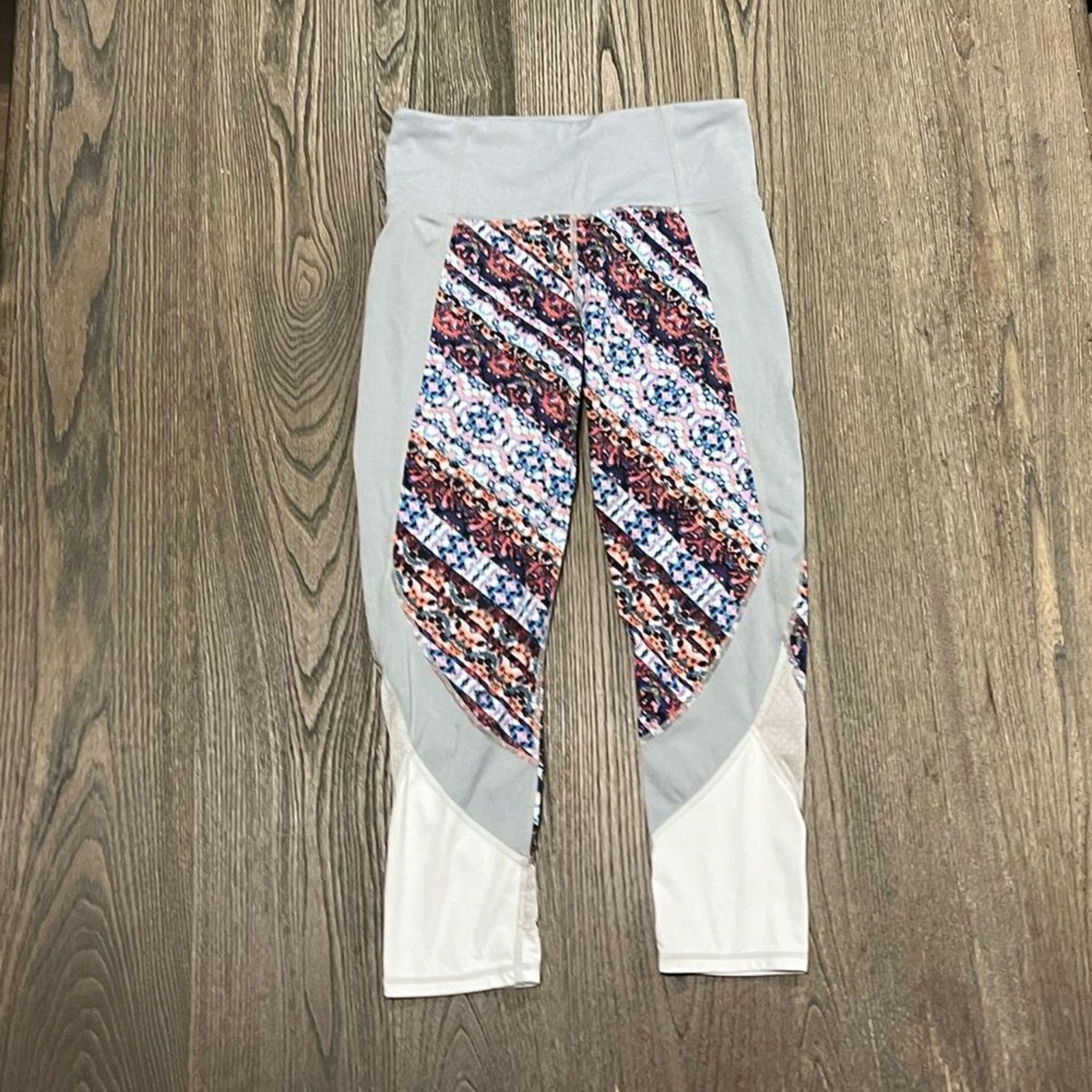 Athleta Athleta Nomad Salutations Cropped Mid Rise Bohemian Gray Size 26" / US 2 / IT 38 - 1 Thumbnail