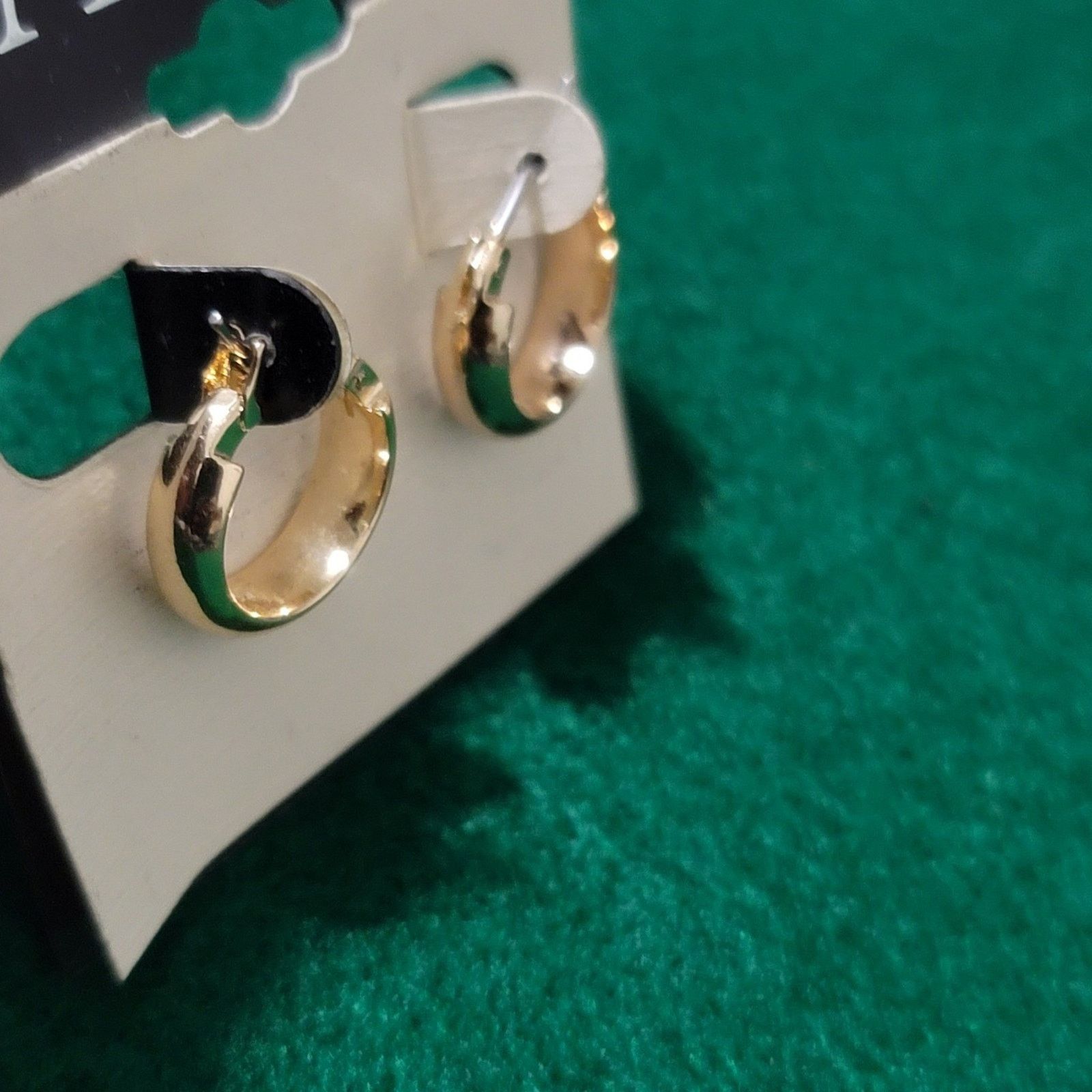 The Unbranded Brand Vtg NAPIER Gold Tone Hoop. Earrings Size ONE SIZE - 2 Thumbnail