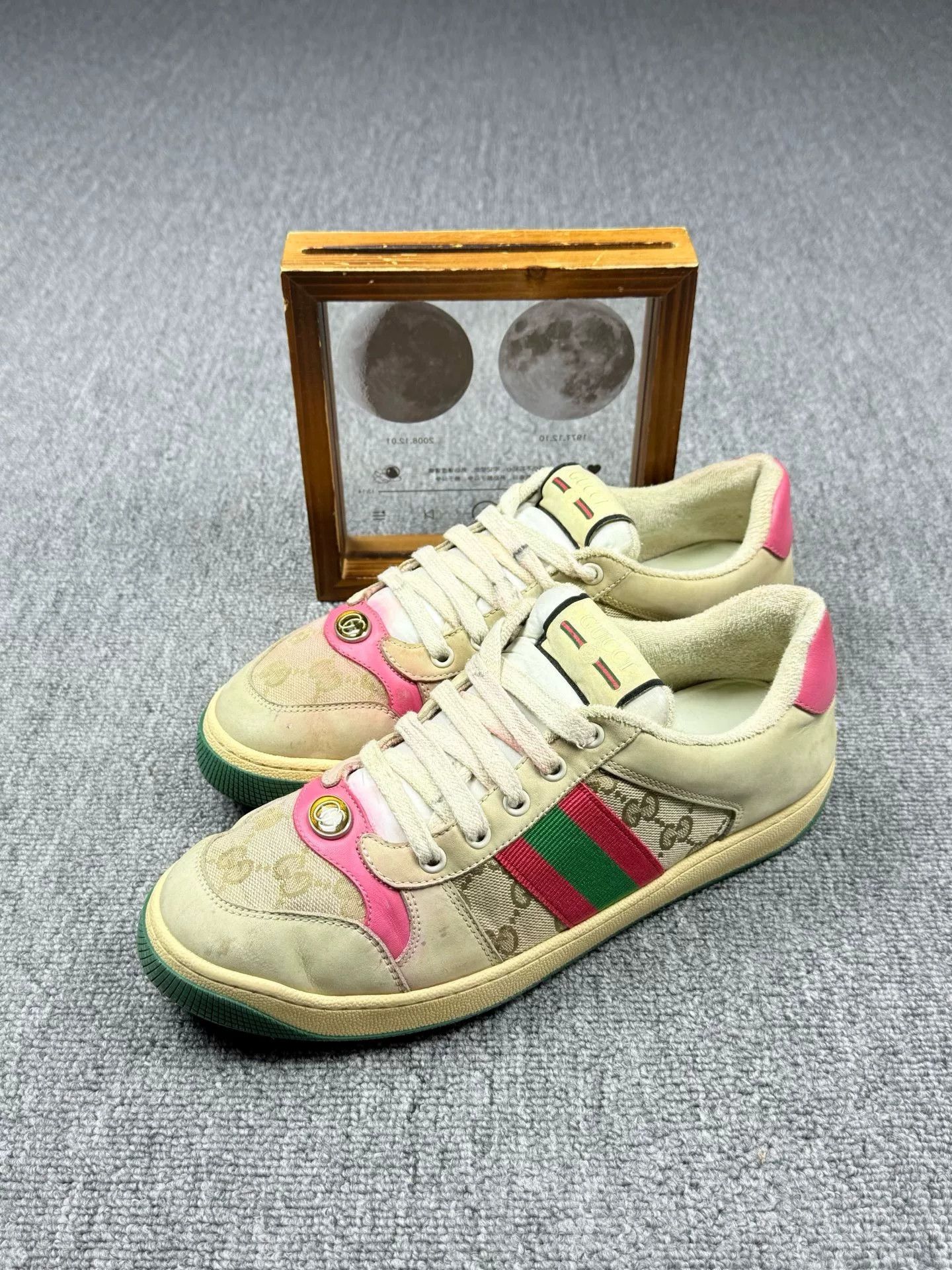 Gucci Gucci Distressed Lowtop Sneakers 7 Men Size US 7 / EU 40 - 1 Thumbnail