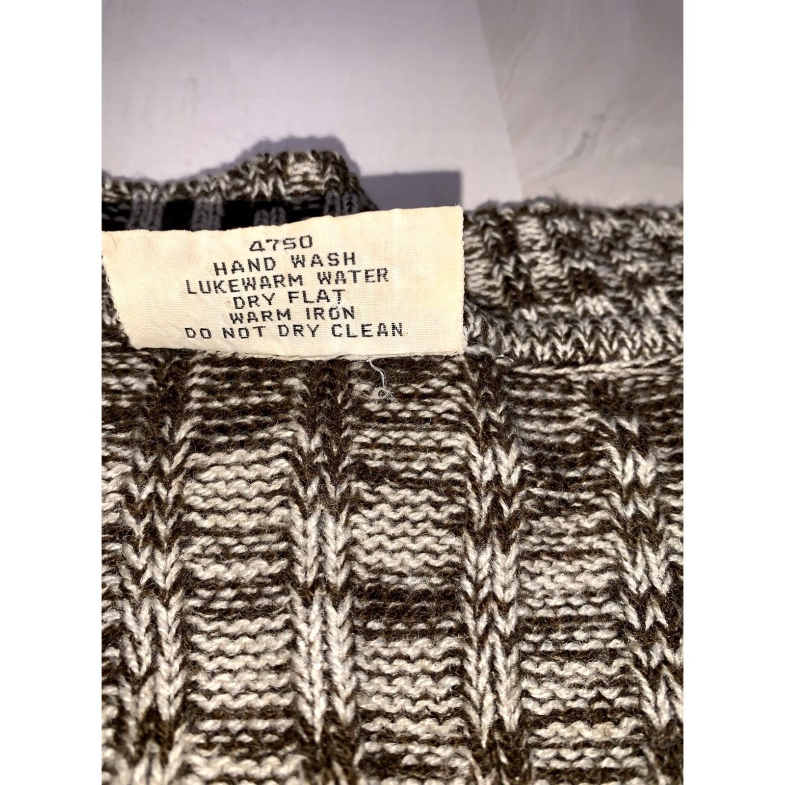 Vintage VINTAGE Kmart Cardigan Knit Brown Hippie Rockabilly Boho 60s 70s Women M Long Sleeve V-Neck Sweater Size M / US 6-8 / IT 42-44 - 4 Thumbnail