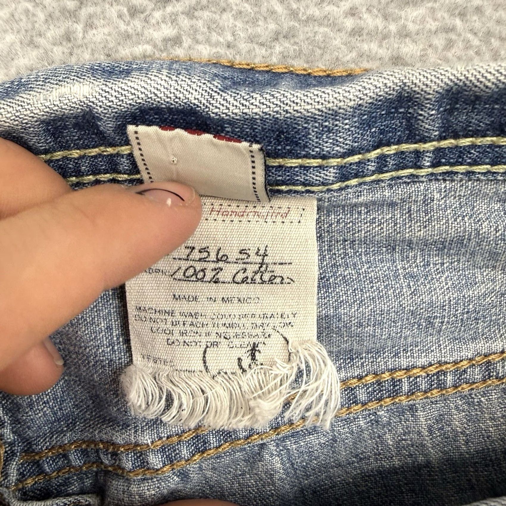 Abercrombie & Fitch VINTAGE Abercrombie & Fitch Jeans Mens 36x30 Grunge Y2K 75654 Straight Denim Blue Distressed 5-Pocket Mens Jeans Washing Machine Compatible Mens Size US 36 / EU 52 - 6 Thumbnail