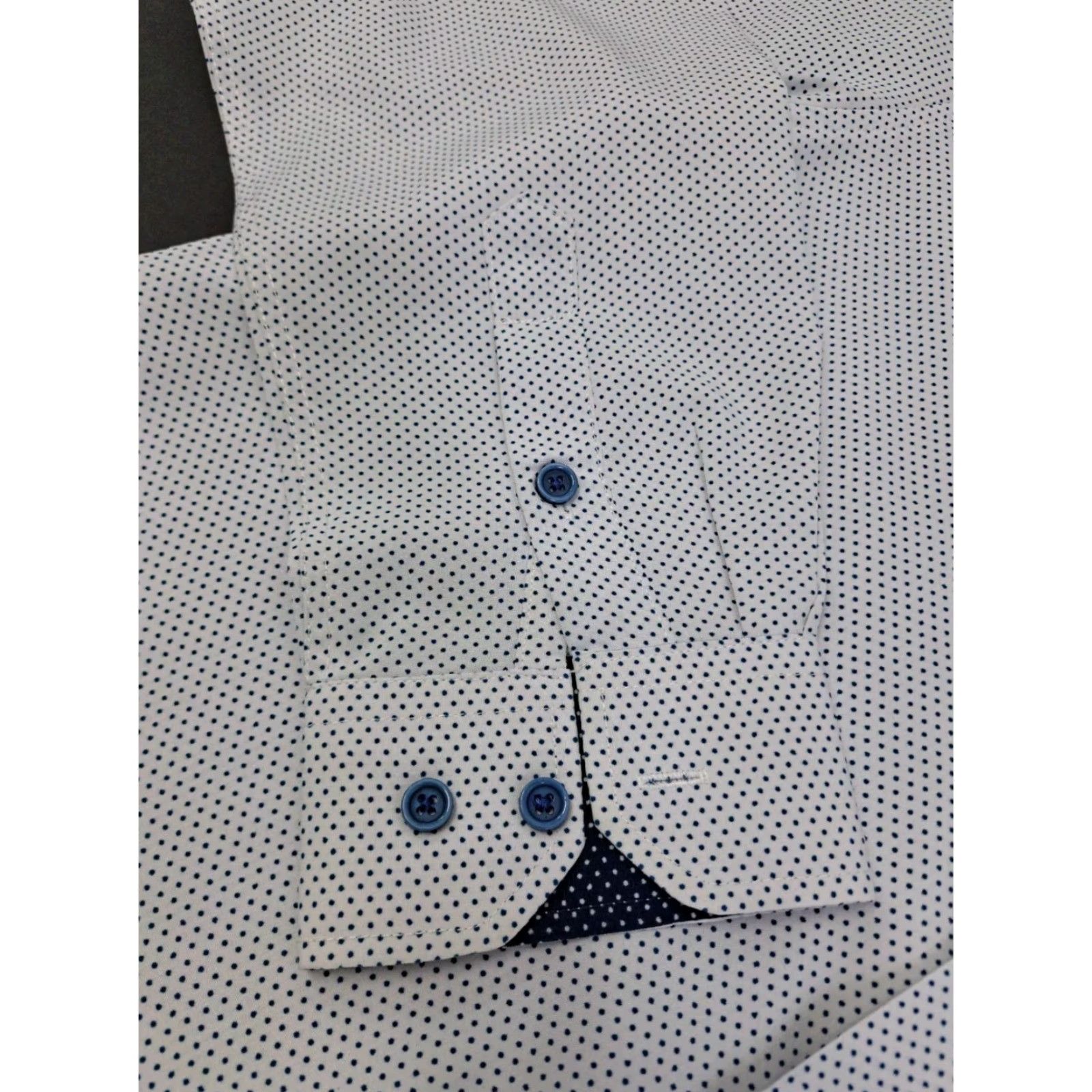 Vintage Tom Baine Mens Shirt XL Slim Performance Collection White/Blue dots Polka Dot All Seasons Button-Up 17-17.5 #6236 Size US XL / EU 56 / 4 - 6 Thumbnail