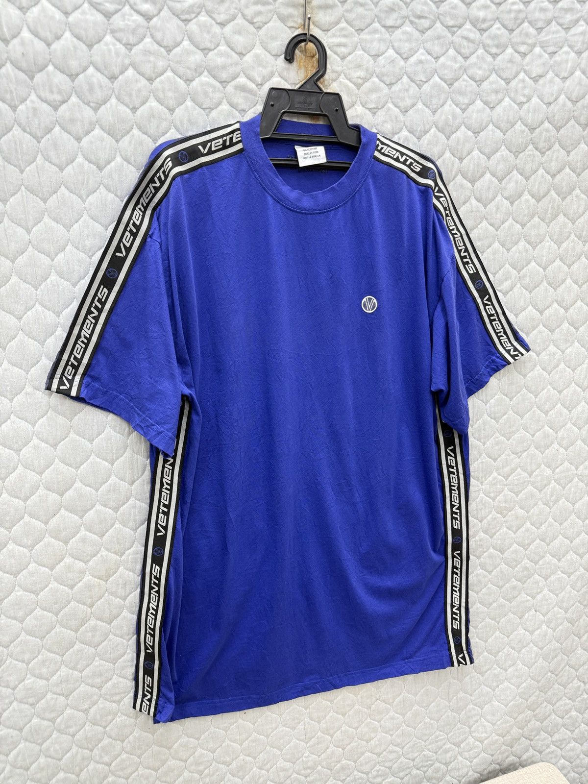 Vetements 🔥🔥💥💥STEALS VETEMENTS OVERSIZE ROYAL BLUE TAPE TEE Size US XS / EU 42 / 0 - 2 Thumbnail