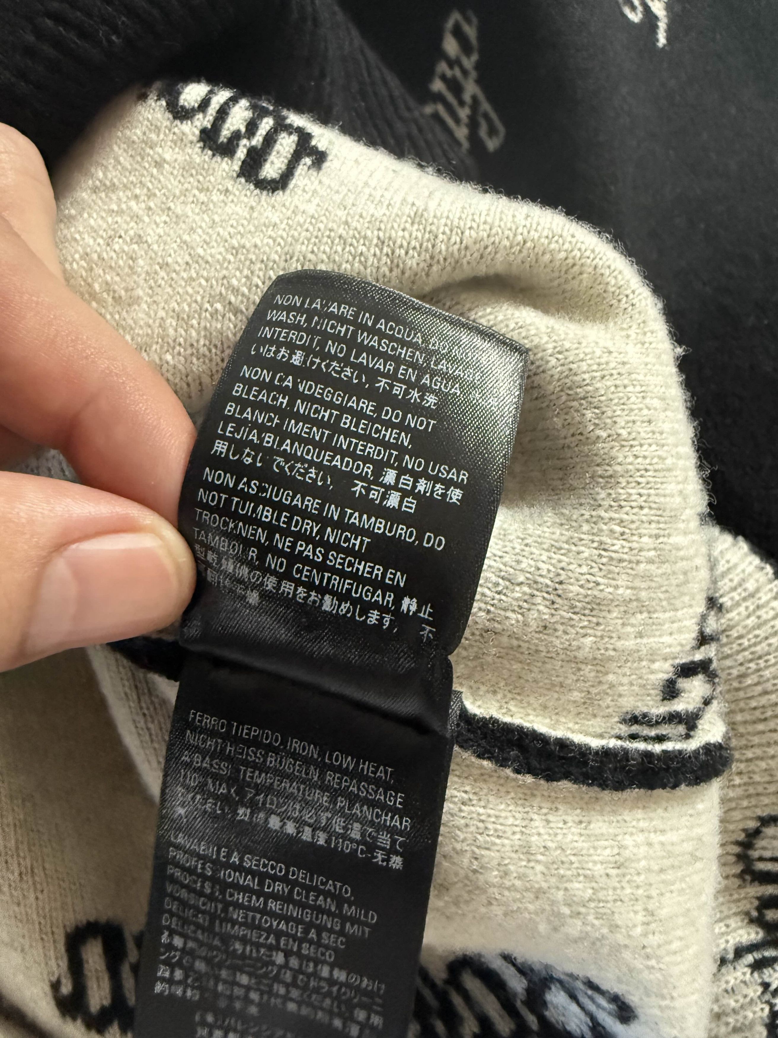 Balenciaga Balenciaga All Over Script Logo Knit Sweater Size US XS / EU 42 / 0 - 7 Thumbnail