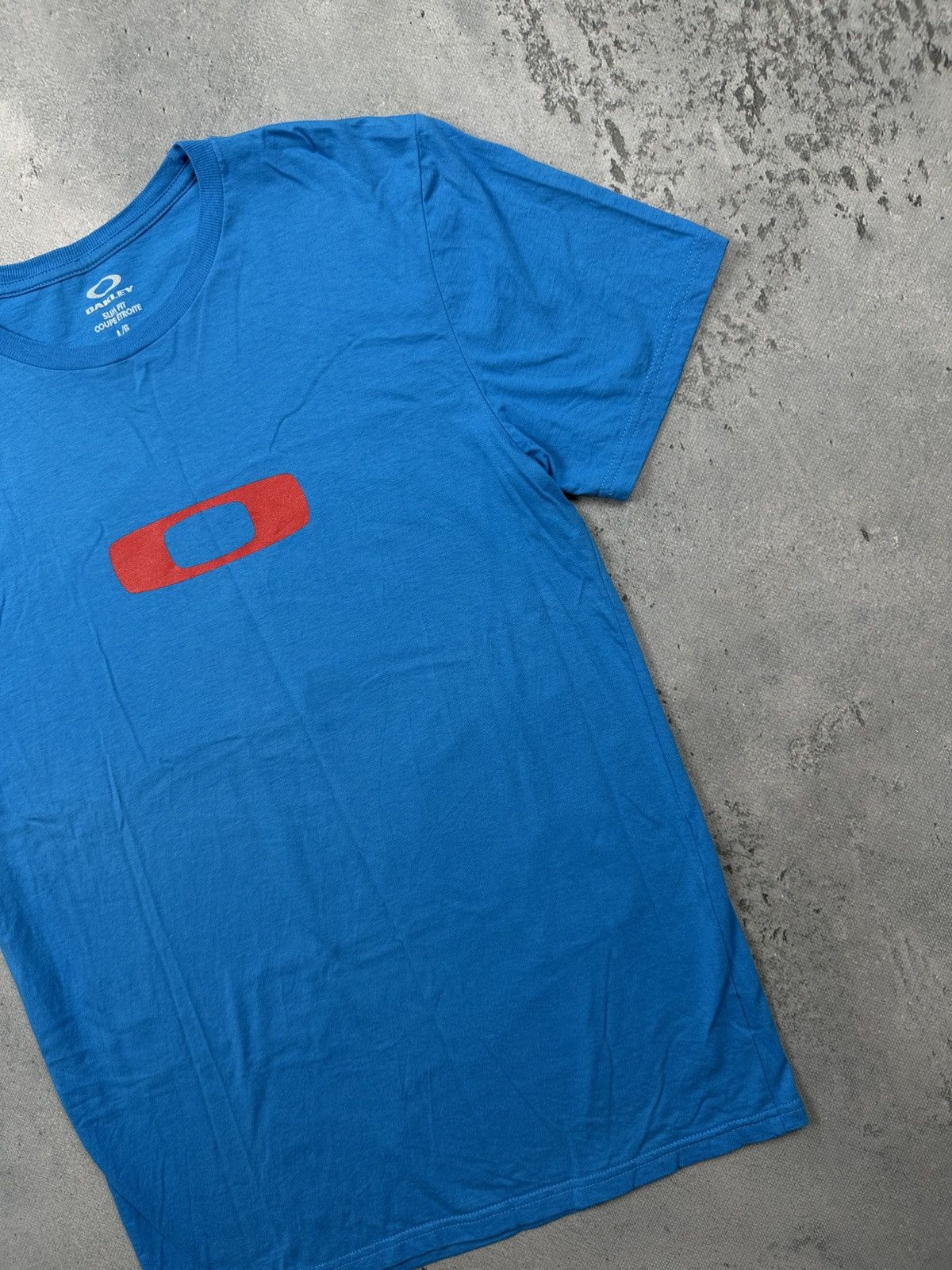 Oakley Vintage Oakley Blue Tee with Red Ellipse Big Logo 00s Y2K Size US L / EU 52-54 / 3 - 4 Thumbnail