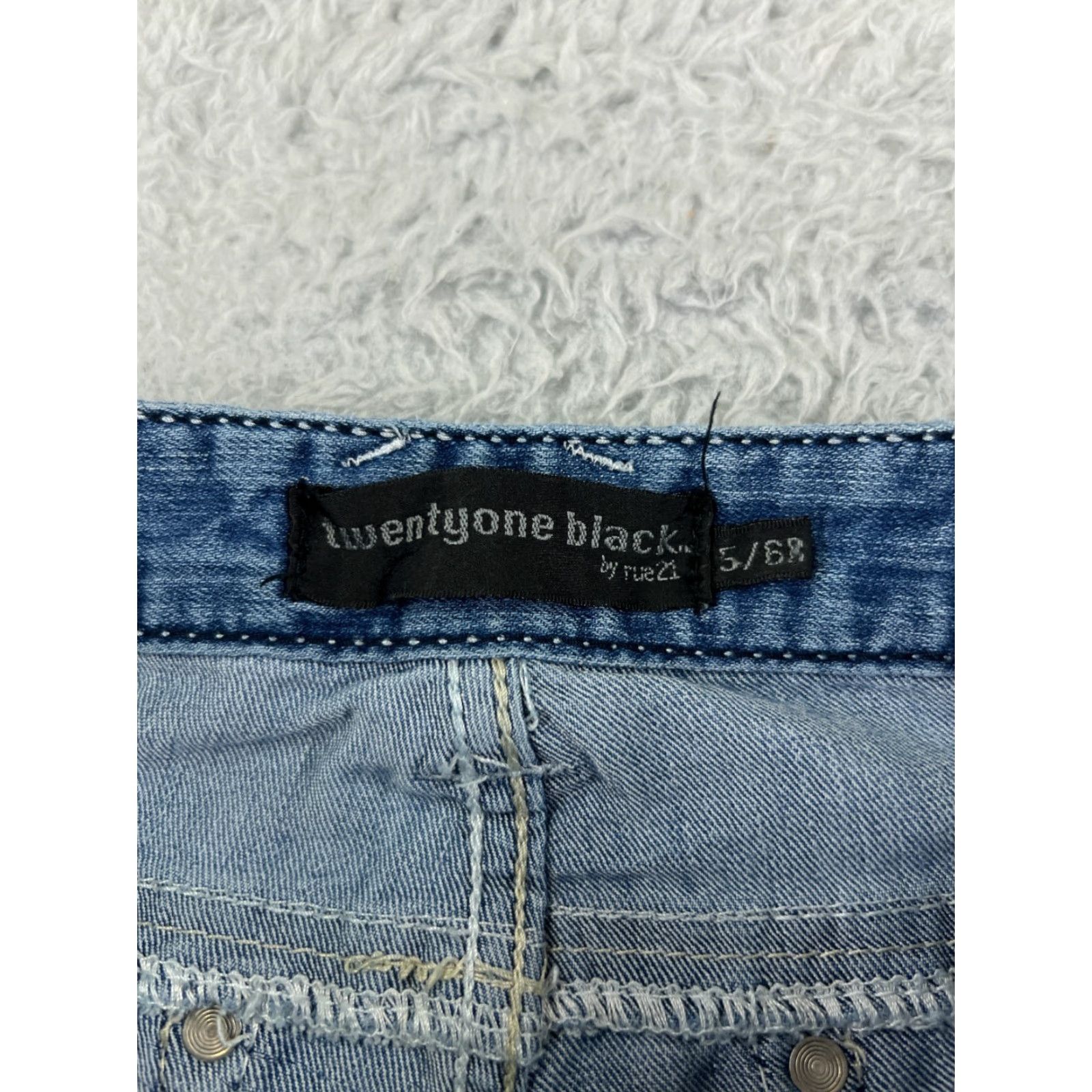 Vintage VINTAGE? No. Rue 21 Jeans Women Bootcut Denim 29x30 Blue Distressed Low Rise 7 Regular Womens Jeans 90s? Size 28" / US 6 / IT 42 - 3 Thumbnail