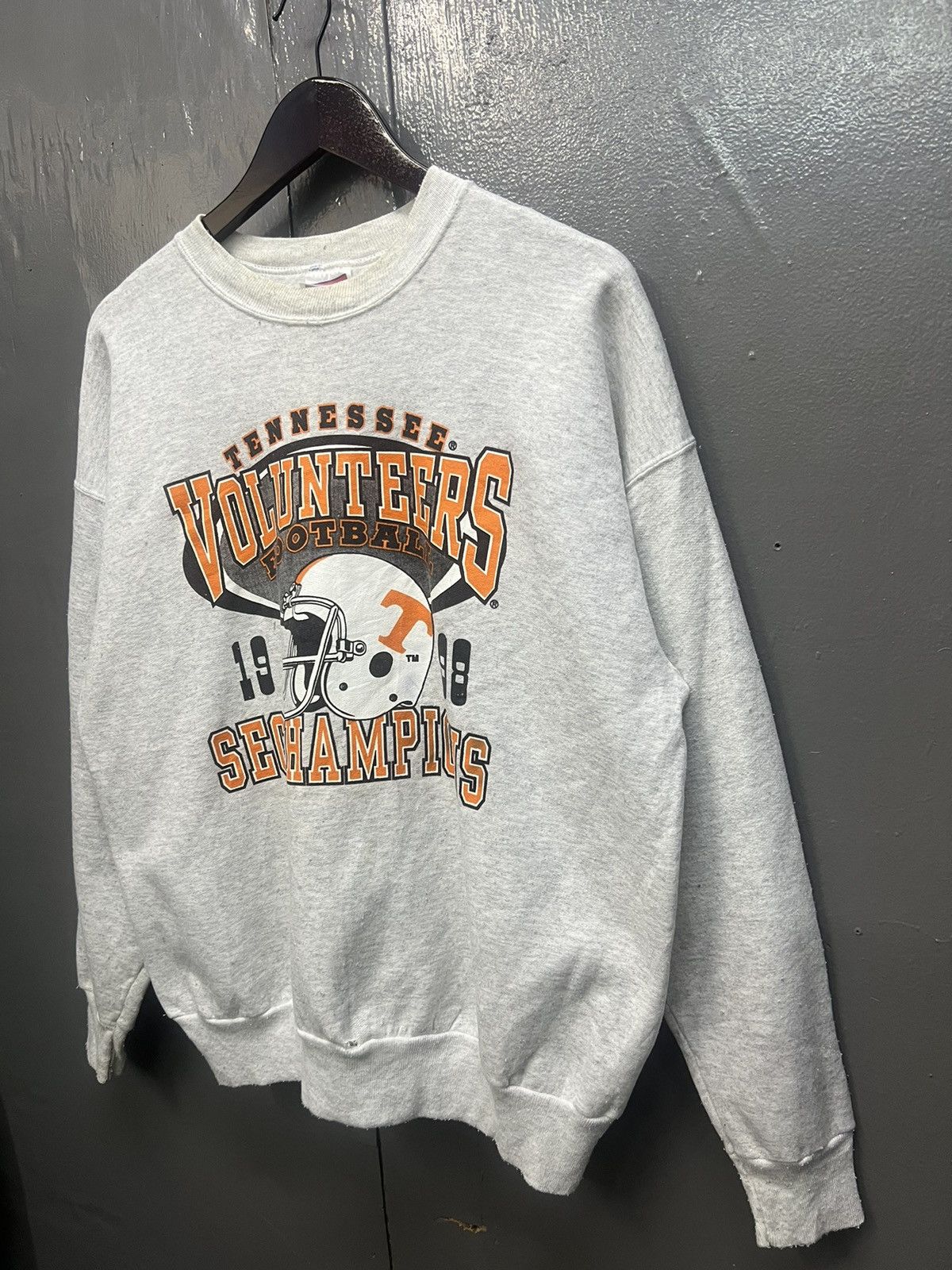 NFL VINTAGE NFL TENNESSEE VOLUNTEERS FOOTBALL SWEATSHIRT Size US L / EU 52-54 / 3 - 3 Thumbnail