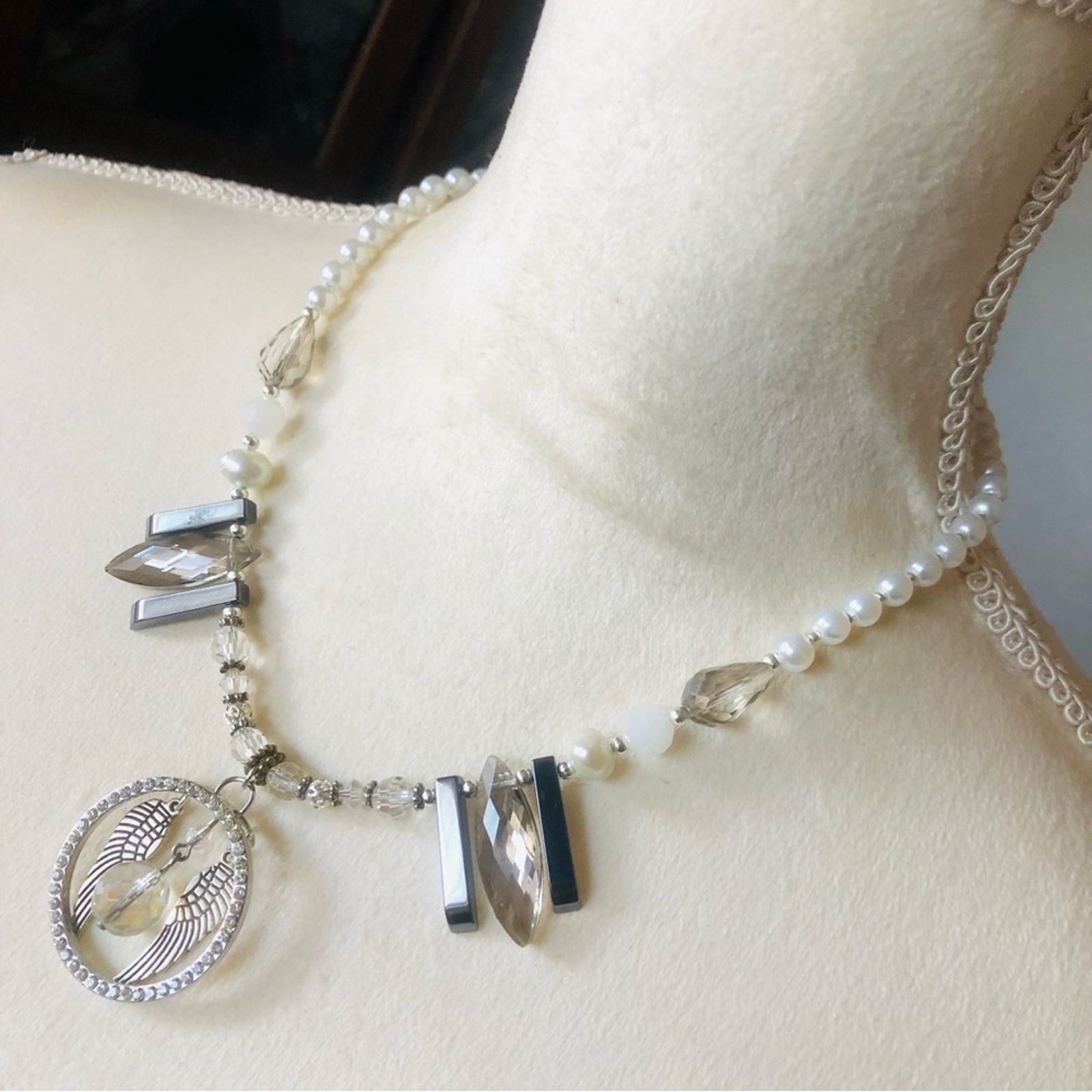 Handmade Handcrafted repurpose elegant angel wings Pearl necklace Size ONE SIZE - 4 Thumbnail